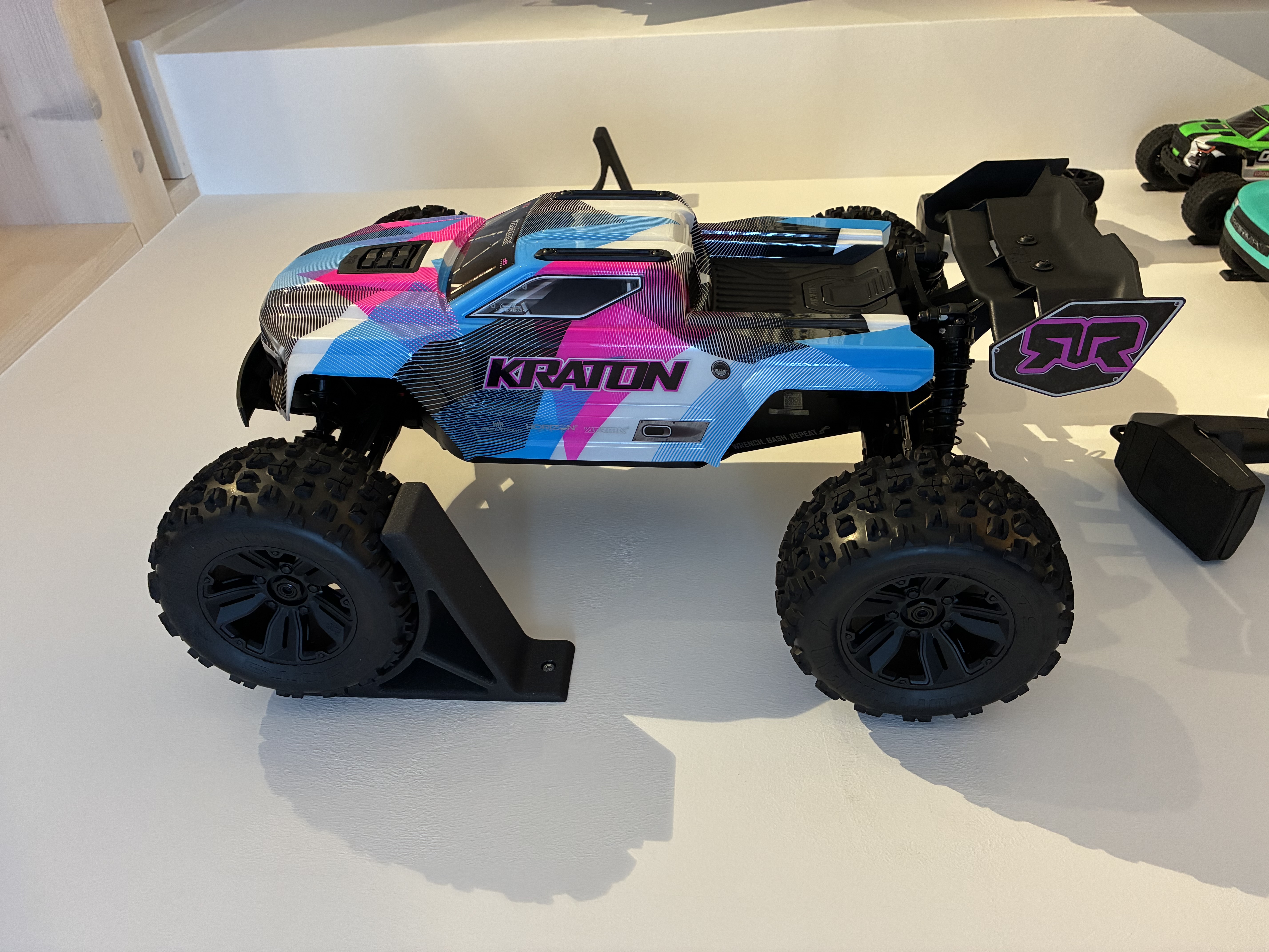 RC Car Wall Mount 170 mm / 6.7 inch Tires (Arrma Kraton 6S, Outcast 6S, Notorious 6S ...)