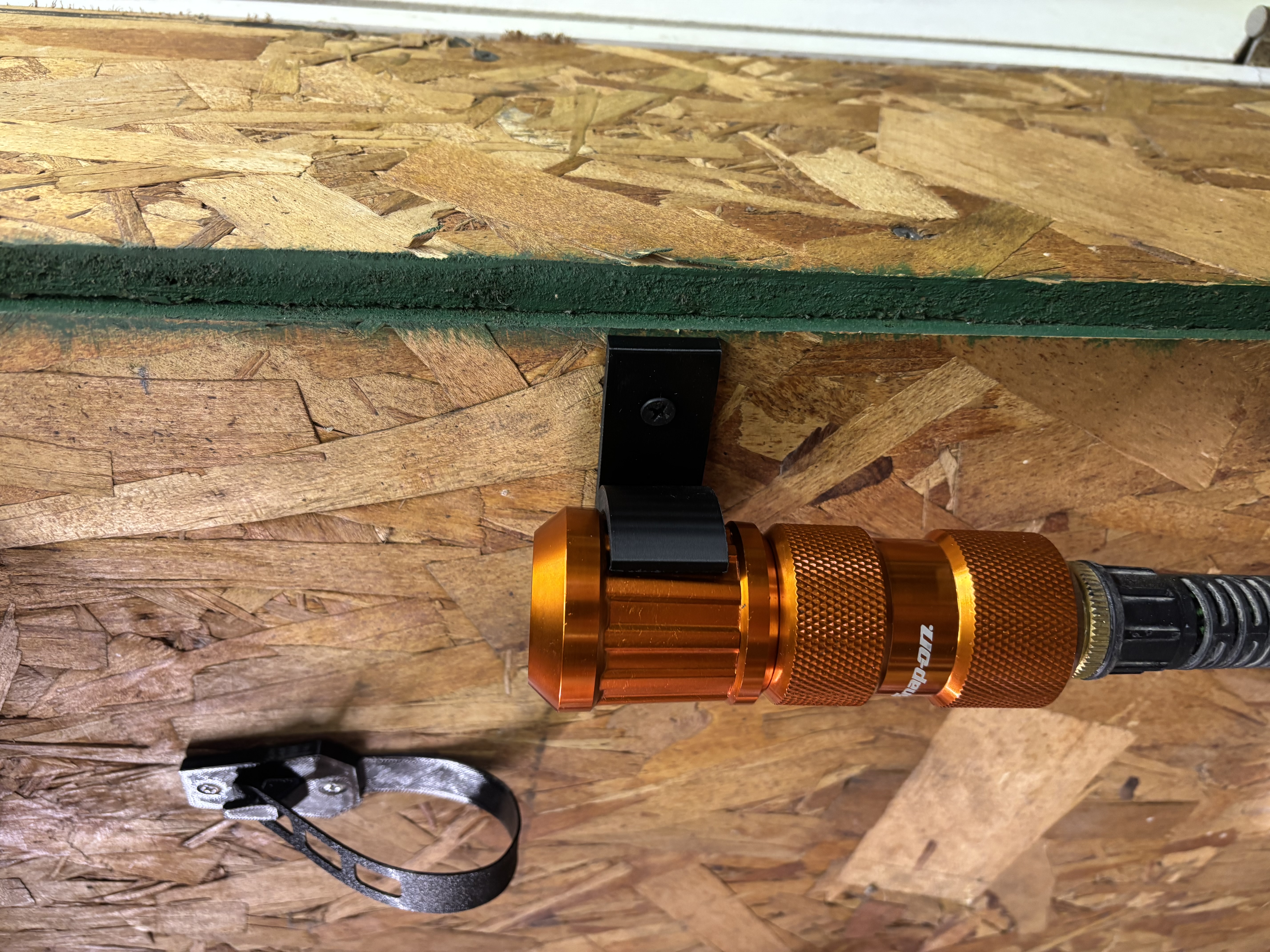 SNAP-ON HOSE NOZZLE WALL MOUNT