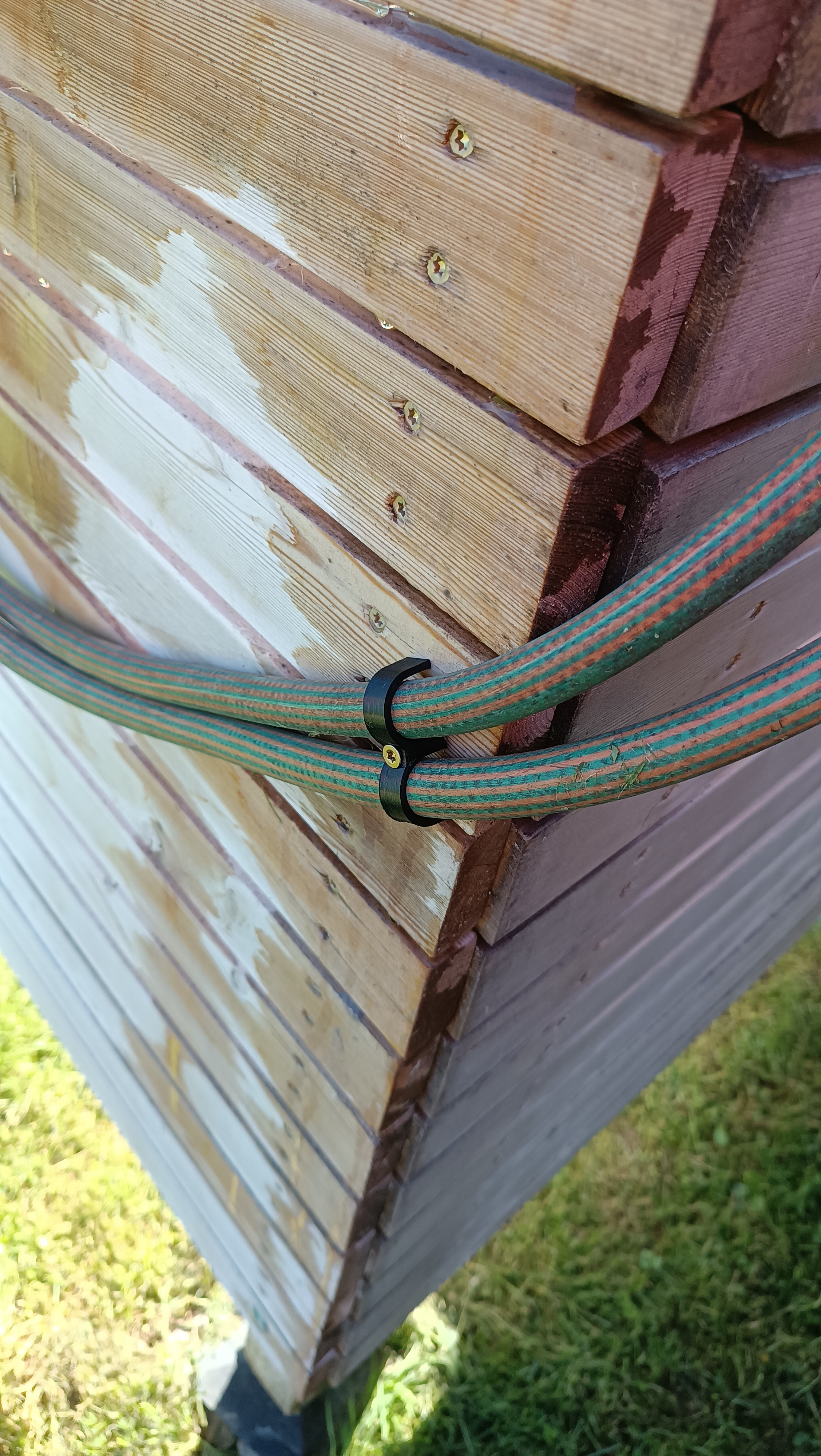 Gardenhose mount