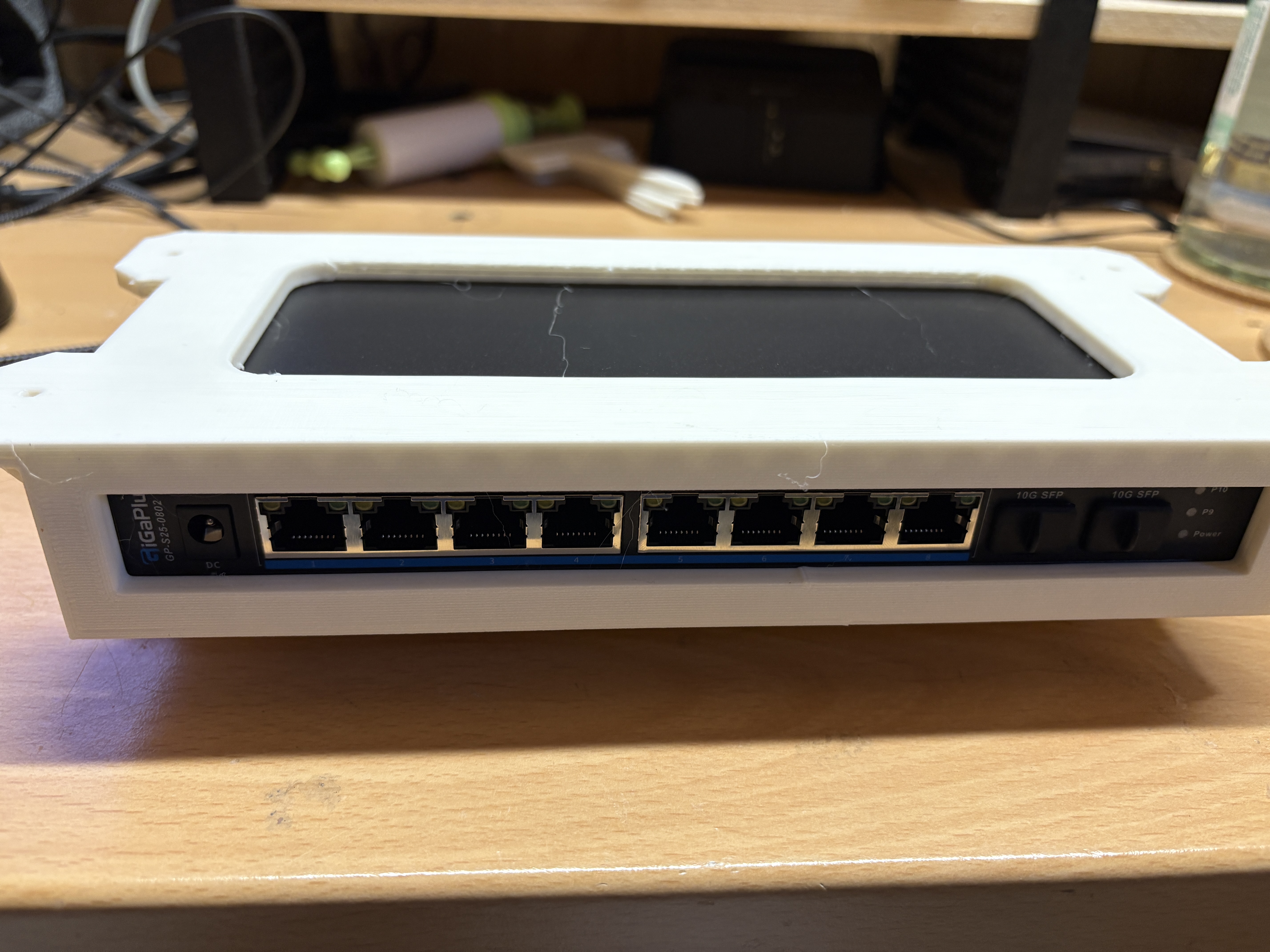 Under Desk Mount GiGaPlus 2.5Gbps 10 Port Switch