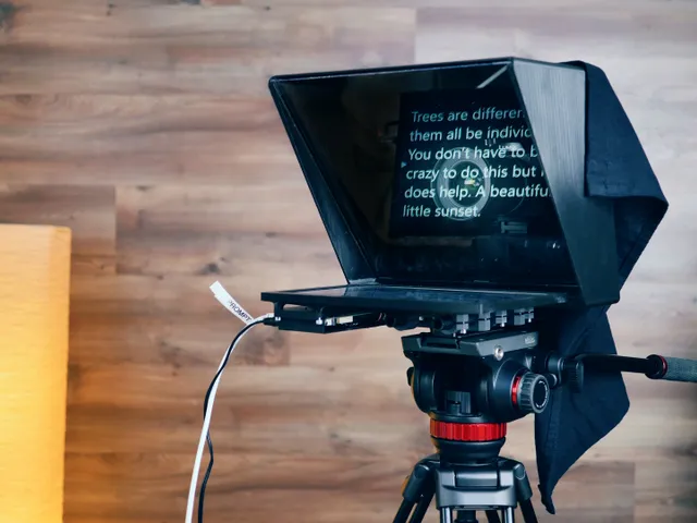 Full-size Teleprompter (10-13" screen size)