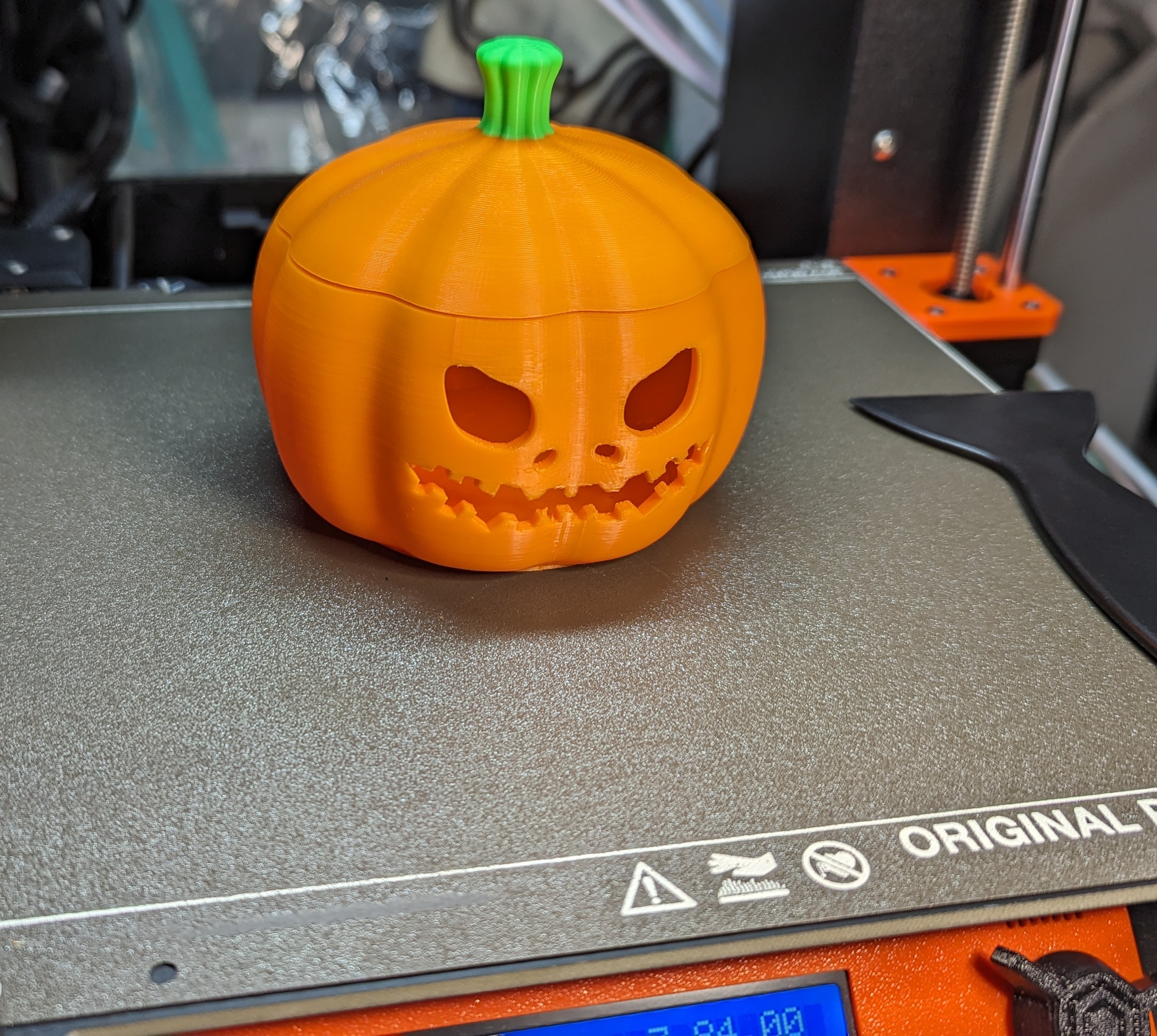 Spooky Halloween pumpkin decoration / Unheimlicher Halloweenkürbis Dekoration