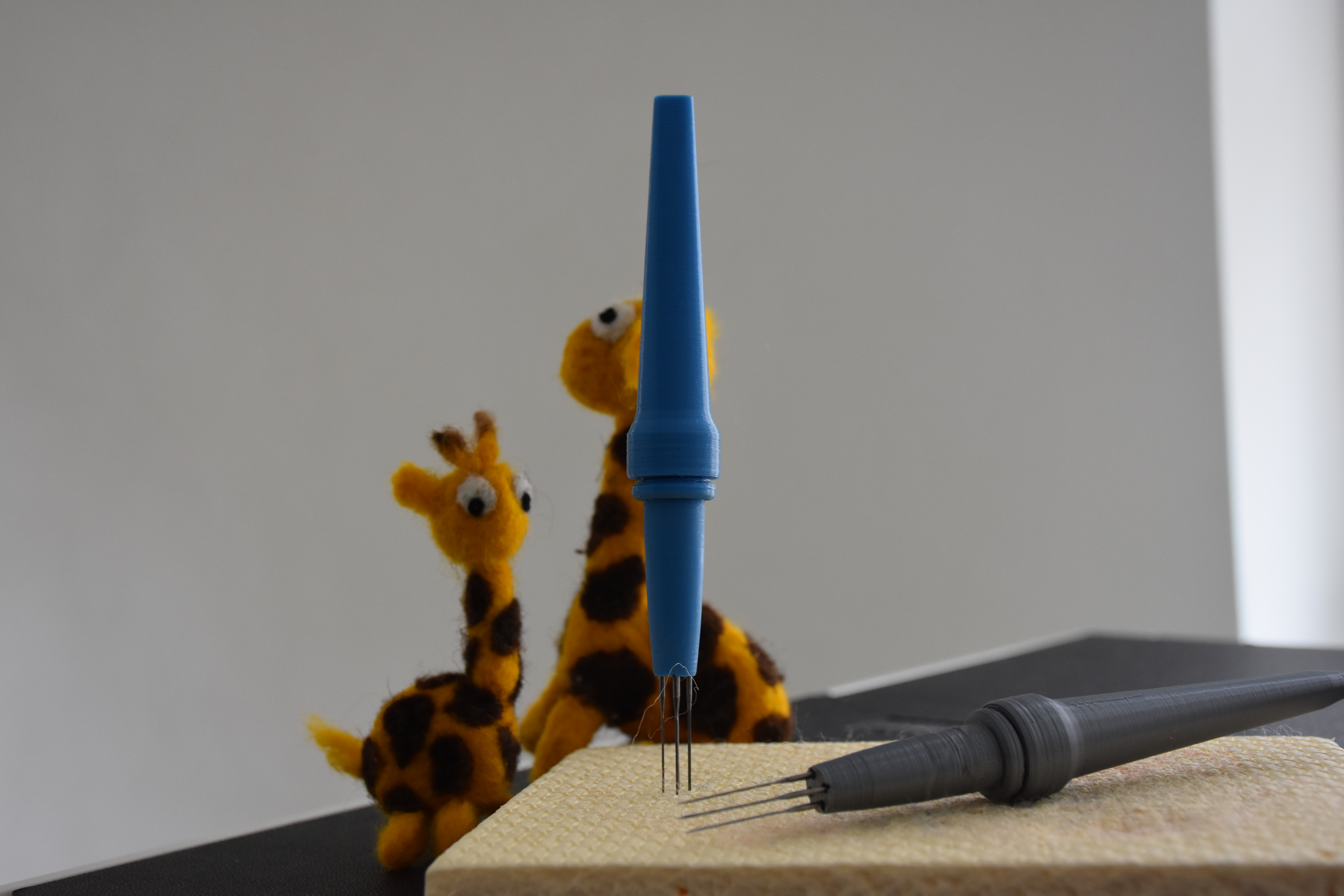 4x felt needle holder