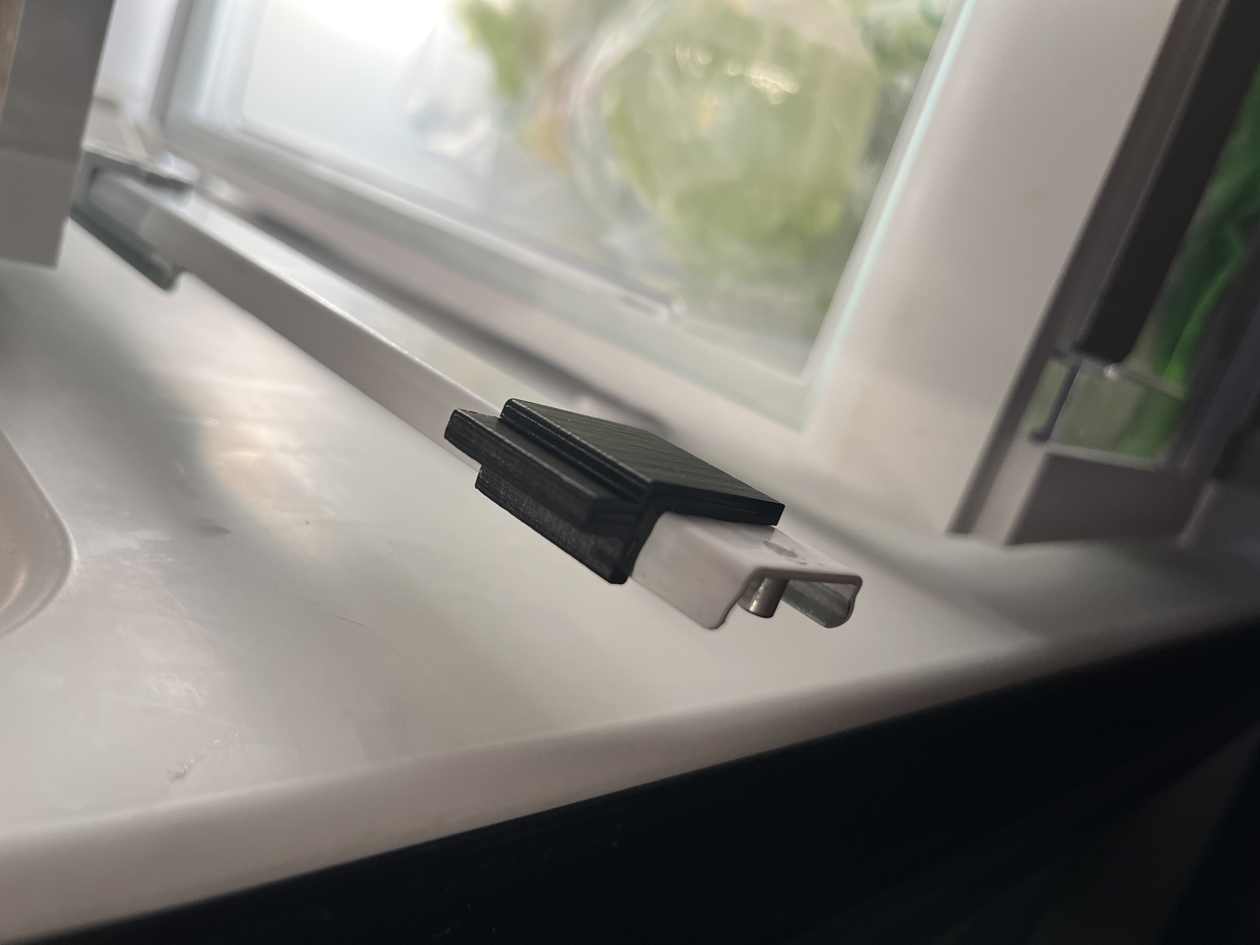 Crisper Drawer Clips for Electrolux model EI23CS55GB1