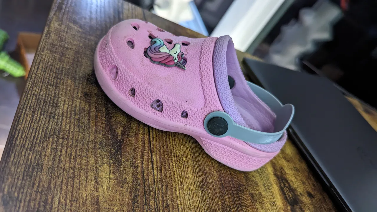 STRAPS THAT ARE KID SIZE FOR CROC WITH RIVETS