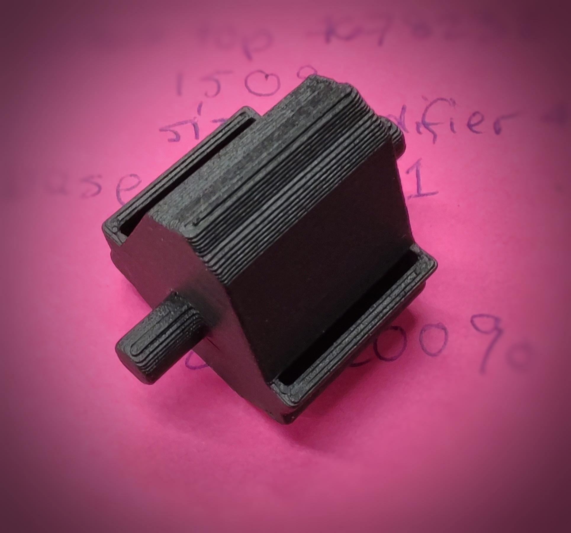 Tape dispenser spindle