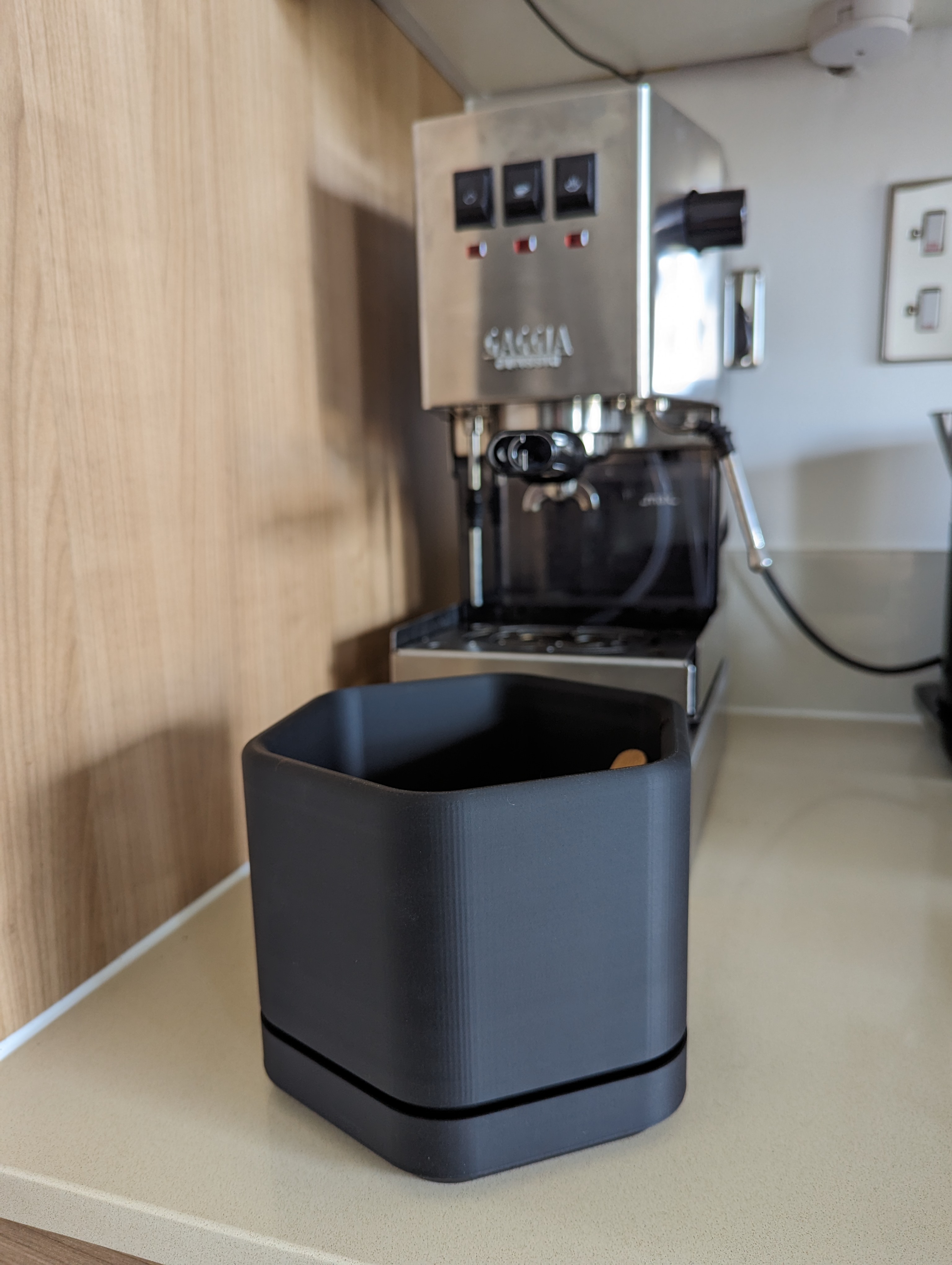 Coffee Grounds Container or Plant Pot by Gadgetman Download free STL