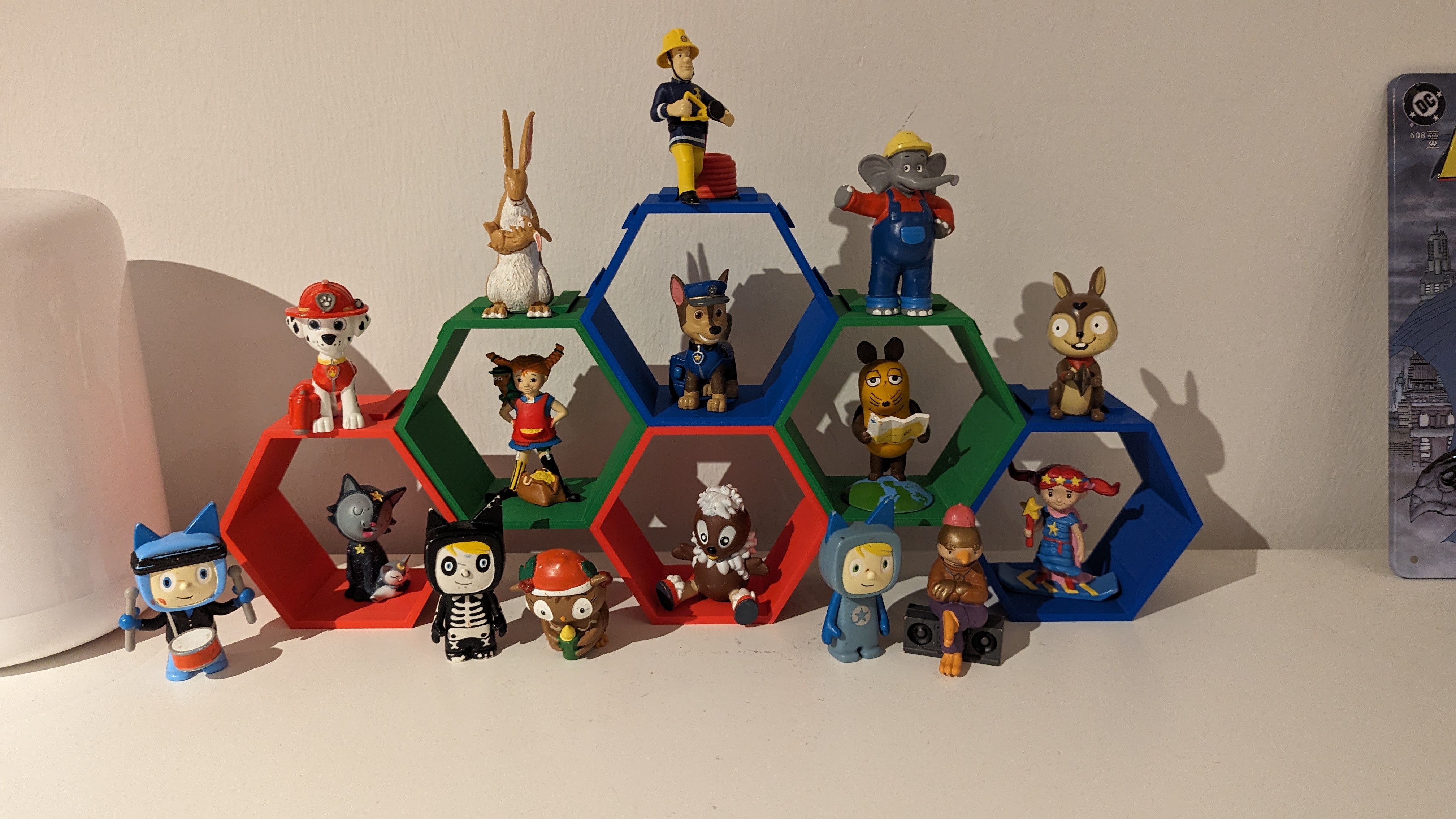Better tolerance Honeycomb stackable Shelf for Tonie Figures (remixed)