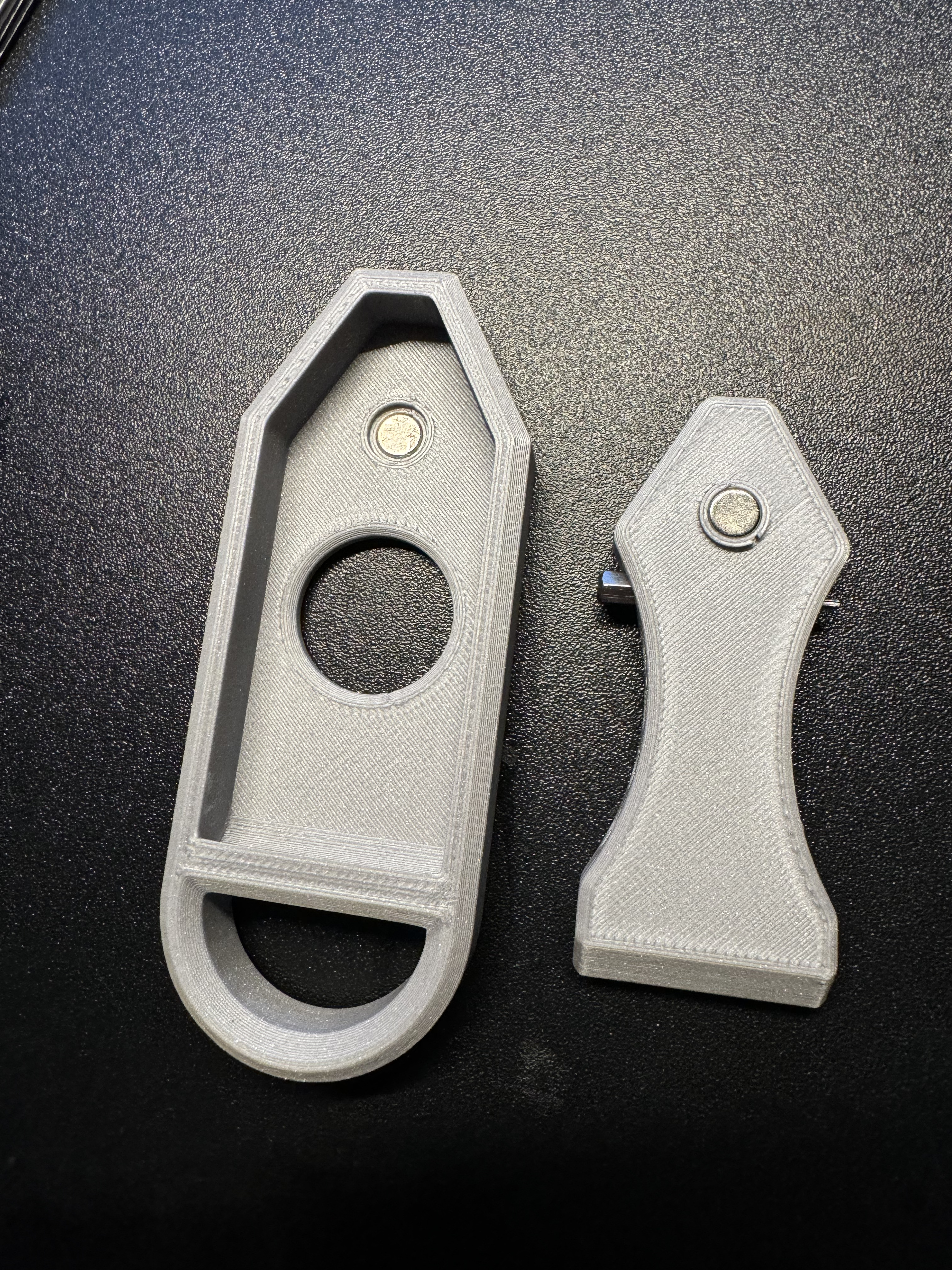 Bitholder key tag for 4mm precision bits with round magnets