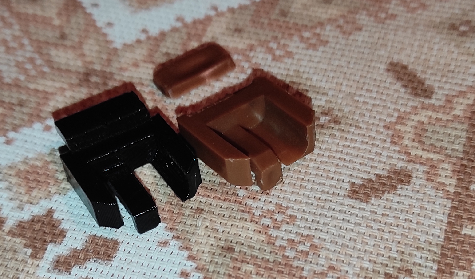 Sliding wardobe door latch