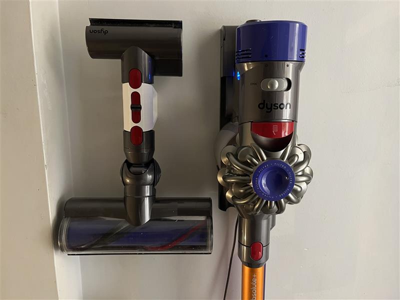 Dyson V8 Absolute+ double accessory wall-mount