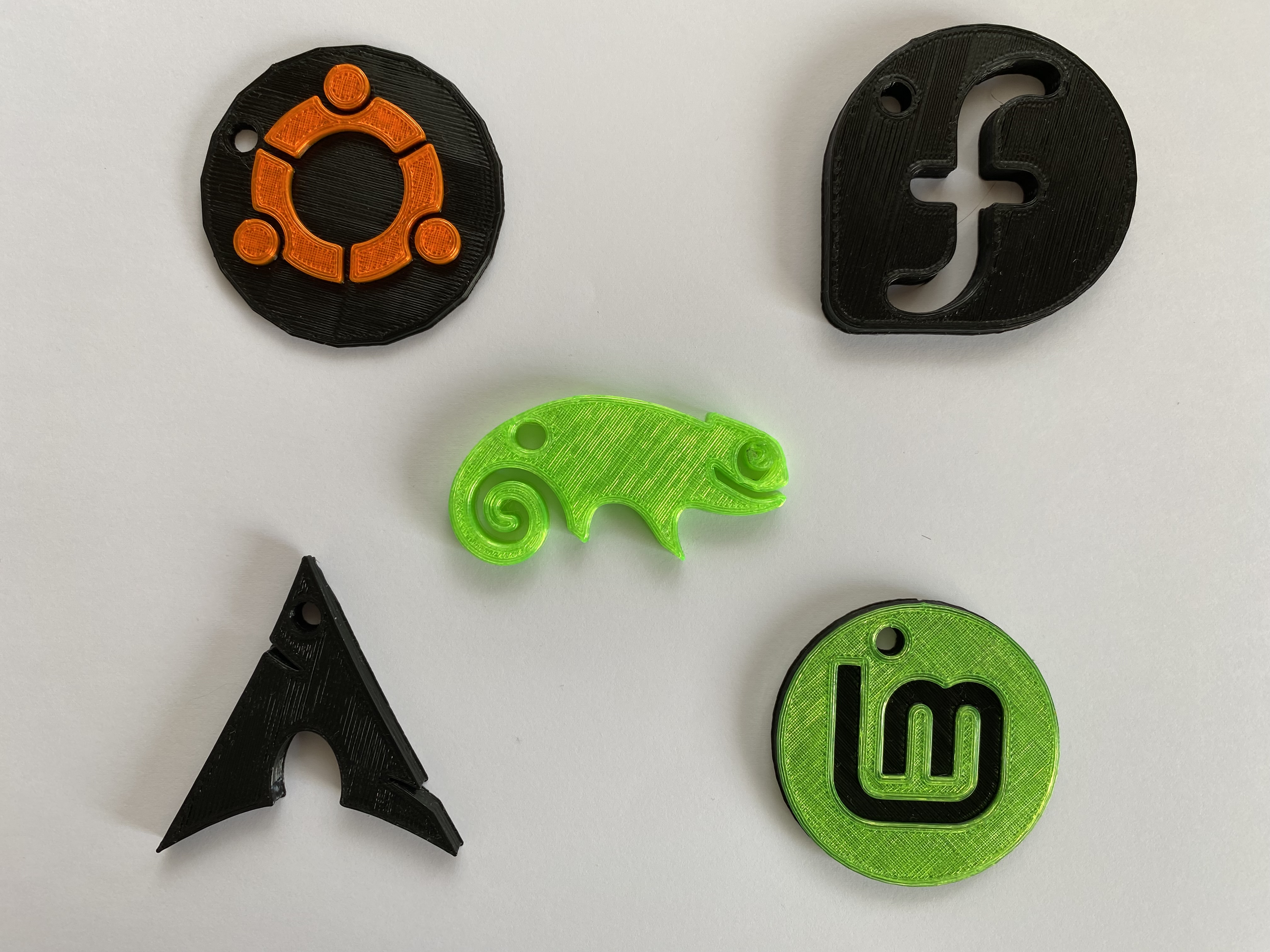 Linux Distros Keychains Collection