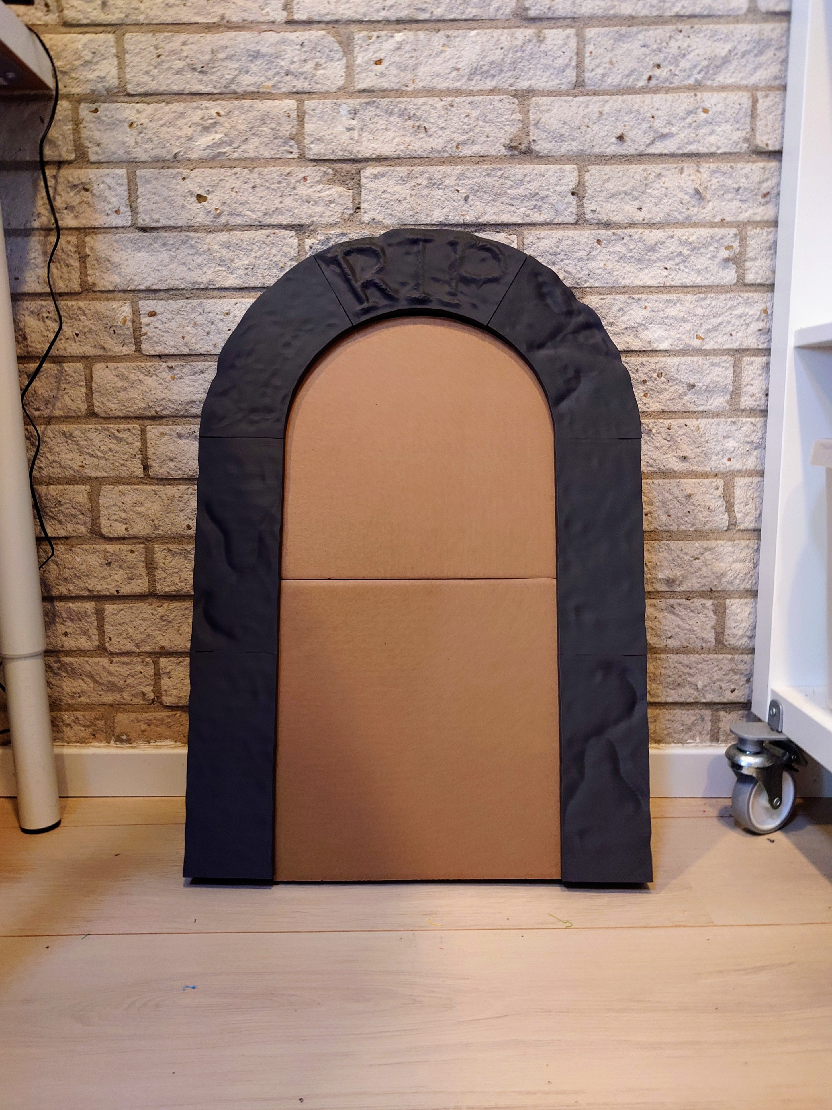 Make Your Own 62cm/24" Headstone (for Halloween)
