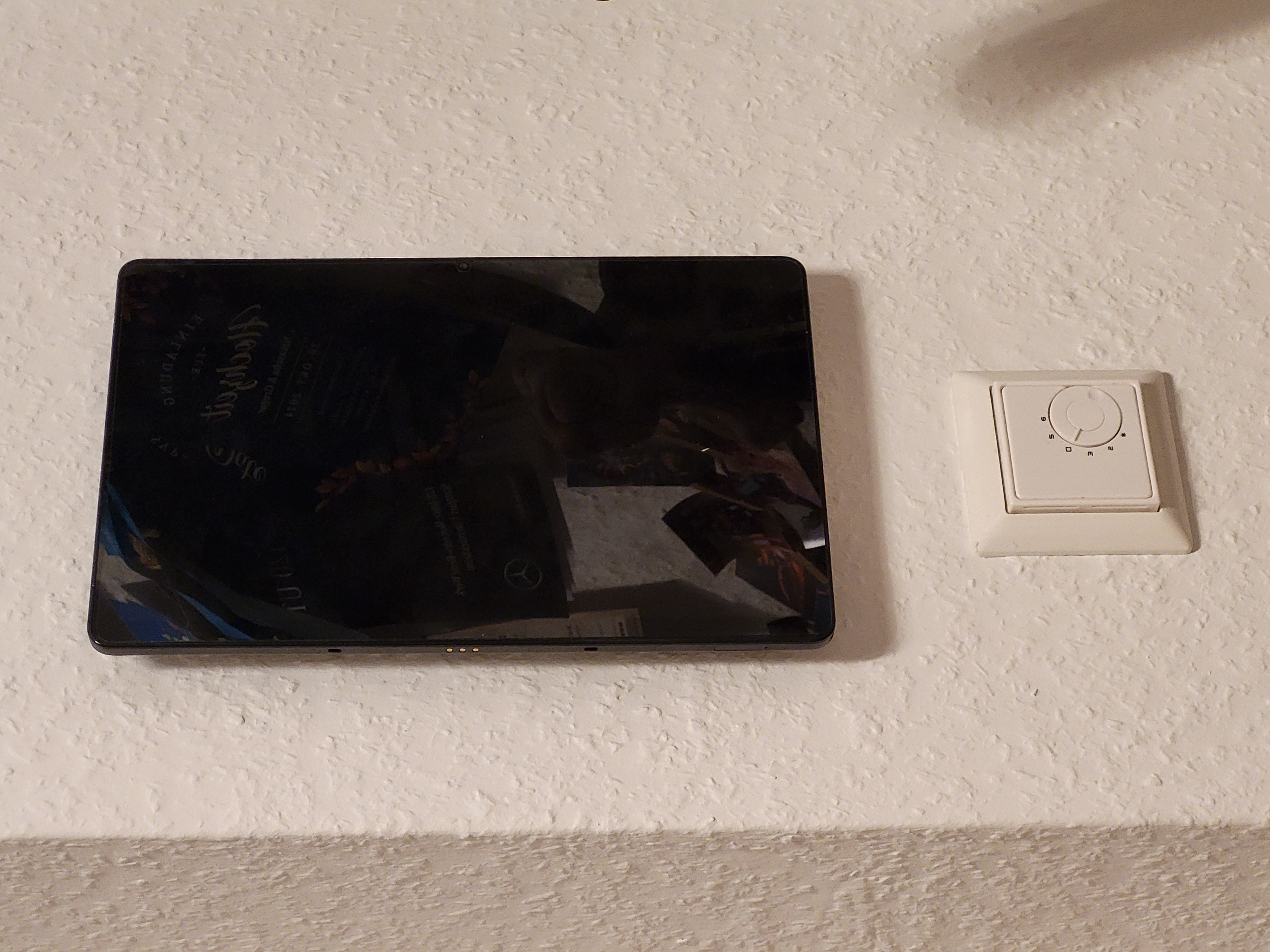 Tablet Wall Mount 90deg rotatable
