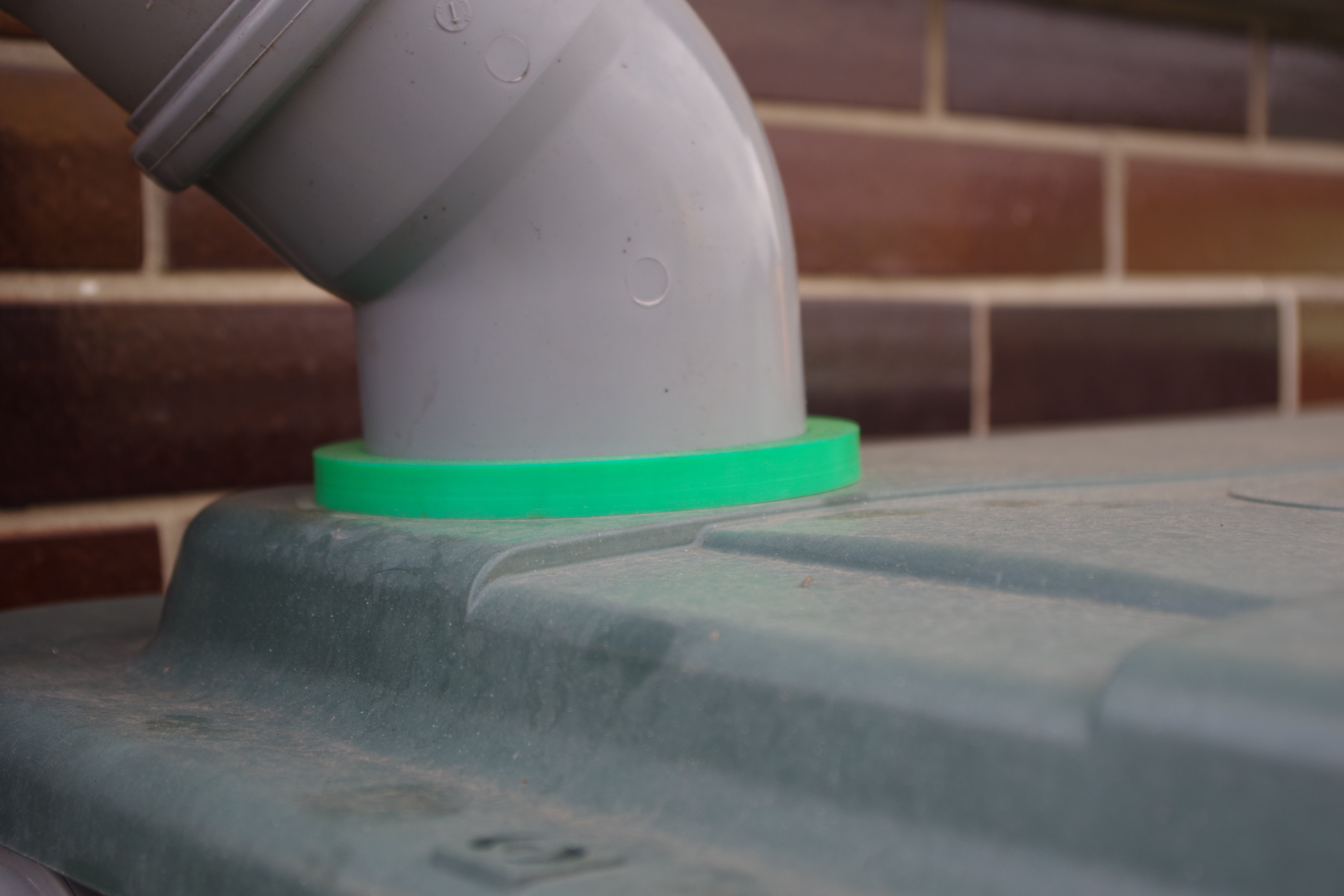 Equipment to make rainwater barrel