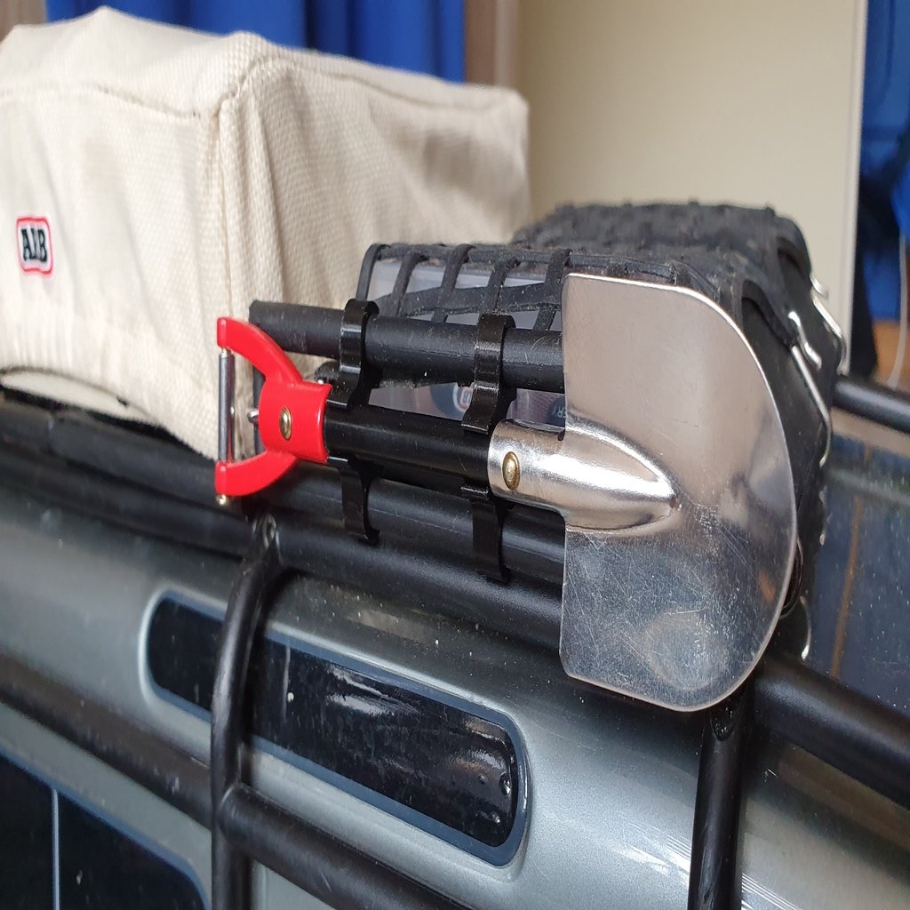Click-On shovel holder for trx4 defender