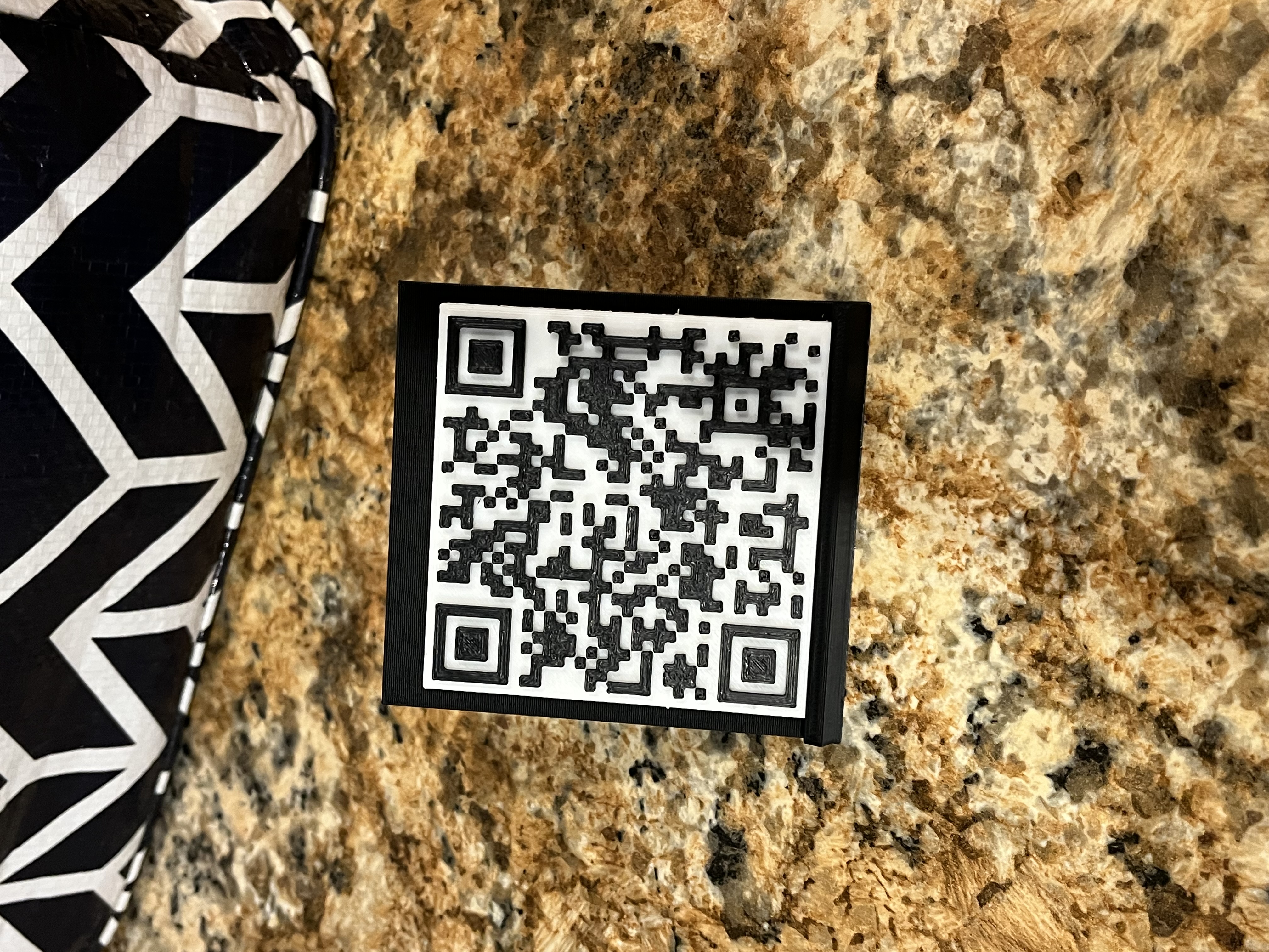 Miniatura 4 do modelo 3D Customizable Wi-Fi QR code