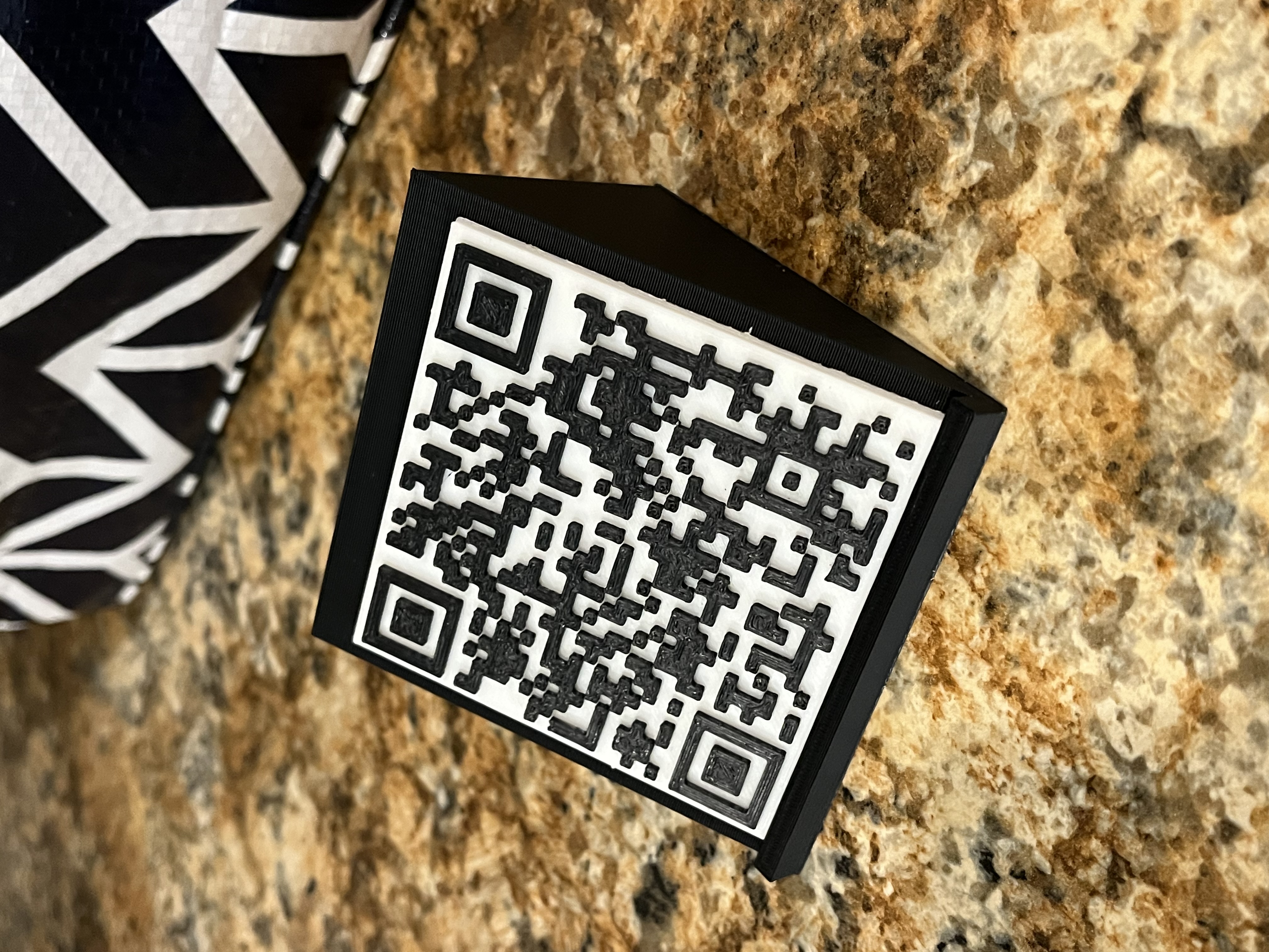Miniatura 2 do modelo 3D Customizable Wi-Fi QR code
