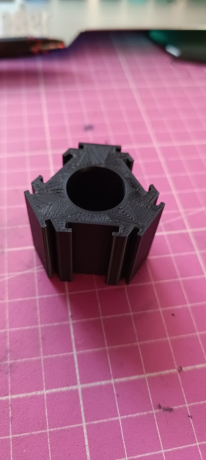 Hexagon Stand für Olight i5R/T Eos by Marlene | Download free STL model ...