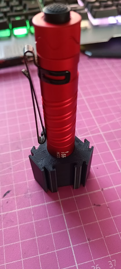 Hexagon Stand für Olight i5R/T Eos by Marlene | Download free STL model ...