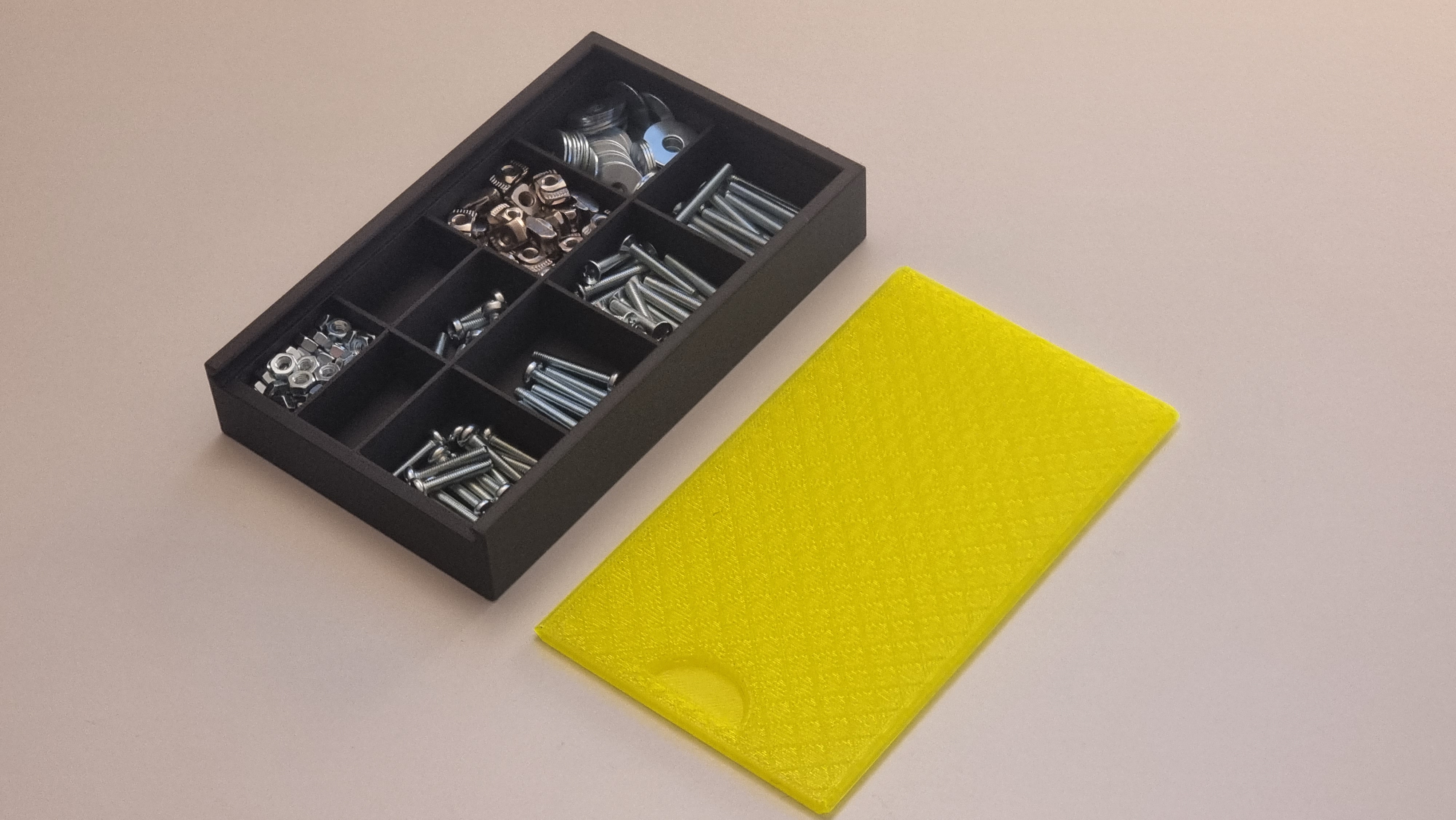 Small screw organizer