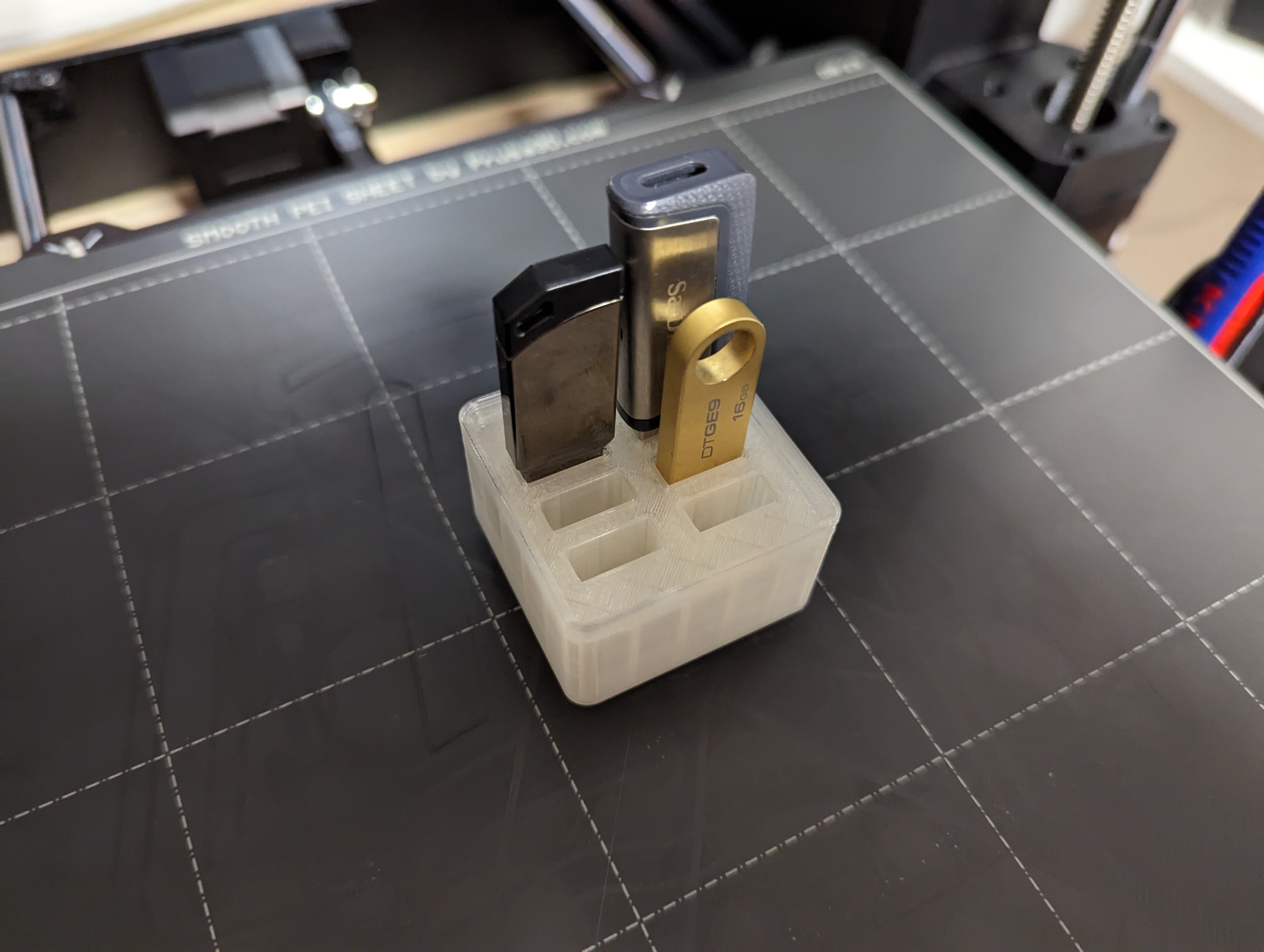 Gridfinity refined USB stick holder
