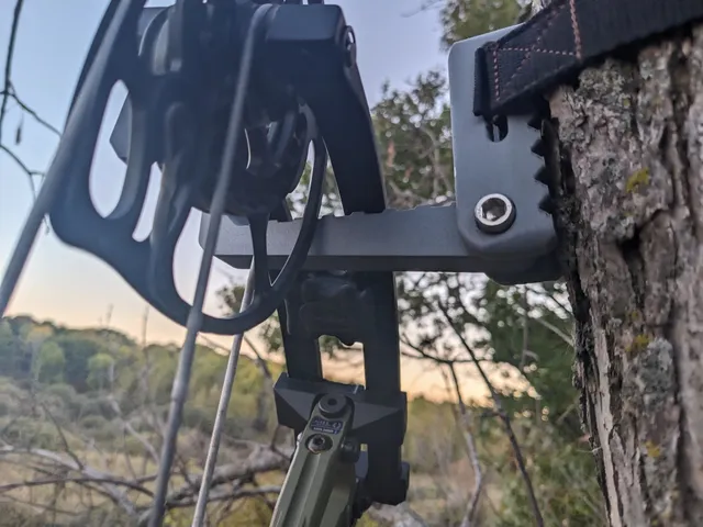 Bow Tree Hanger for Hunting