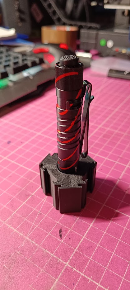 Hexagon Stand für Olight i3T EOS by Marlene | Download free STL model ...