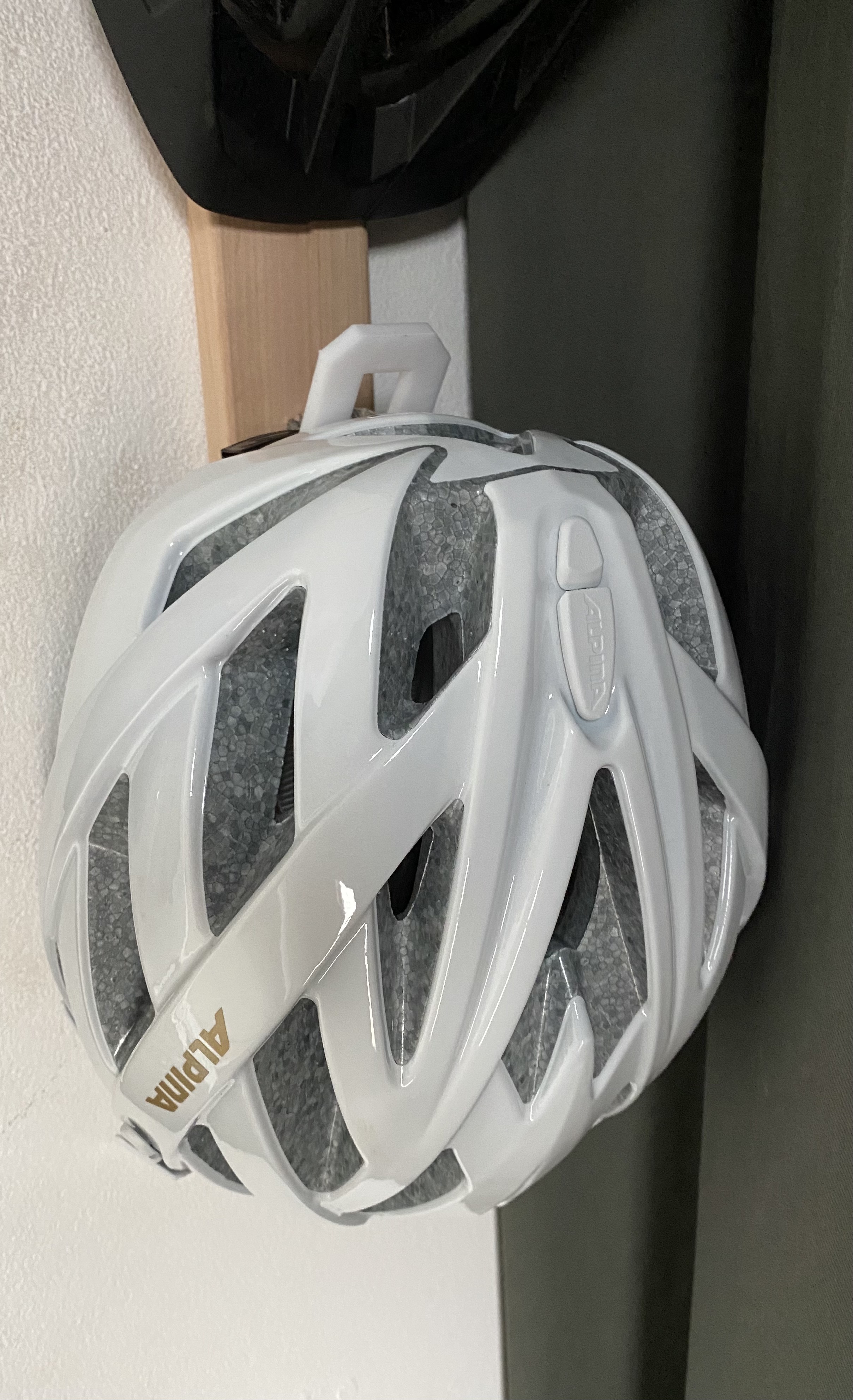 Miniatura 3 do modelo 3D Bicycle Helmet Holder Hook