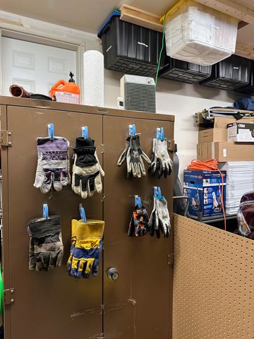 Magnetic Glove Clips preview