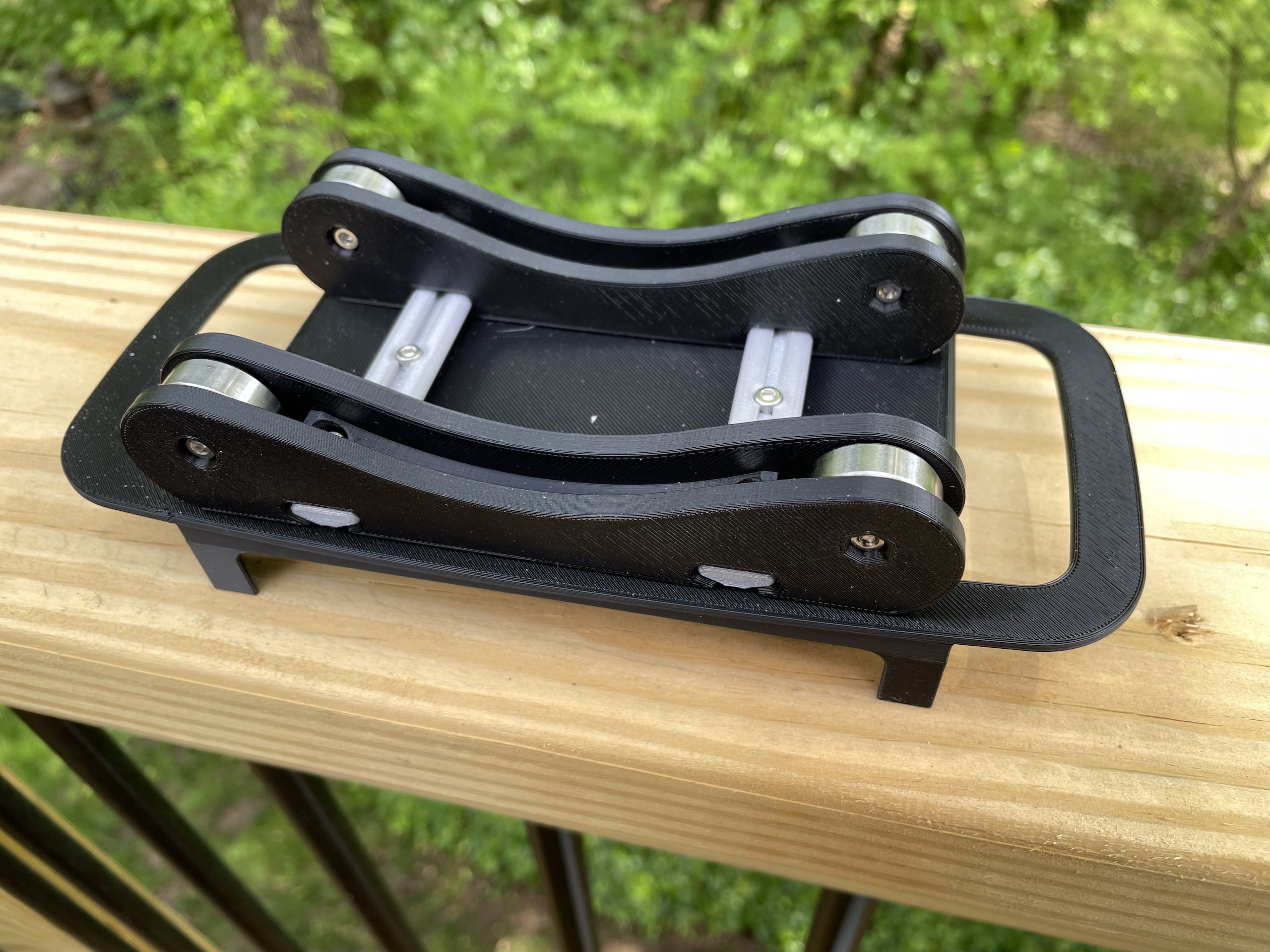 Rubbermaid dry box filament mounting base by AudienceOfOne Download