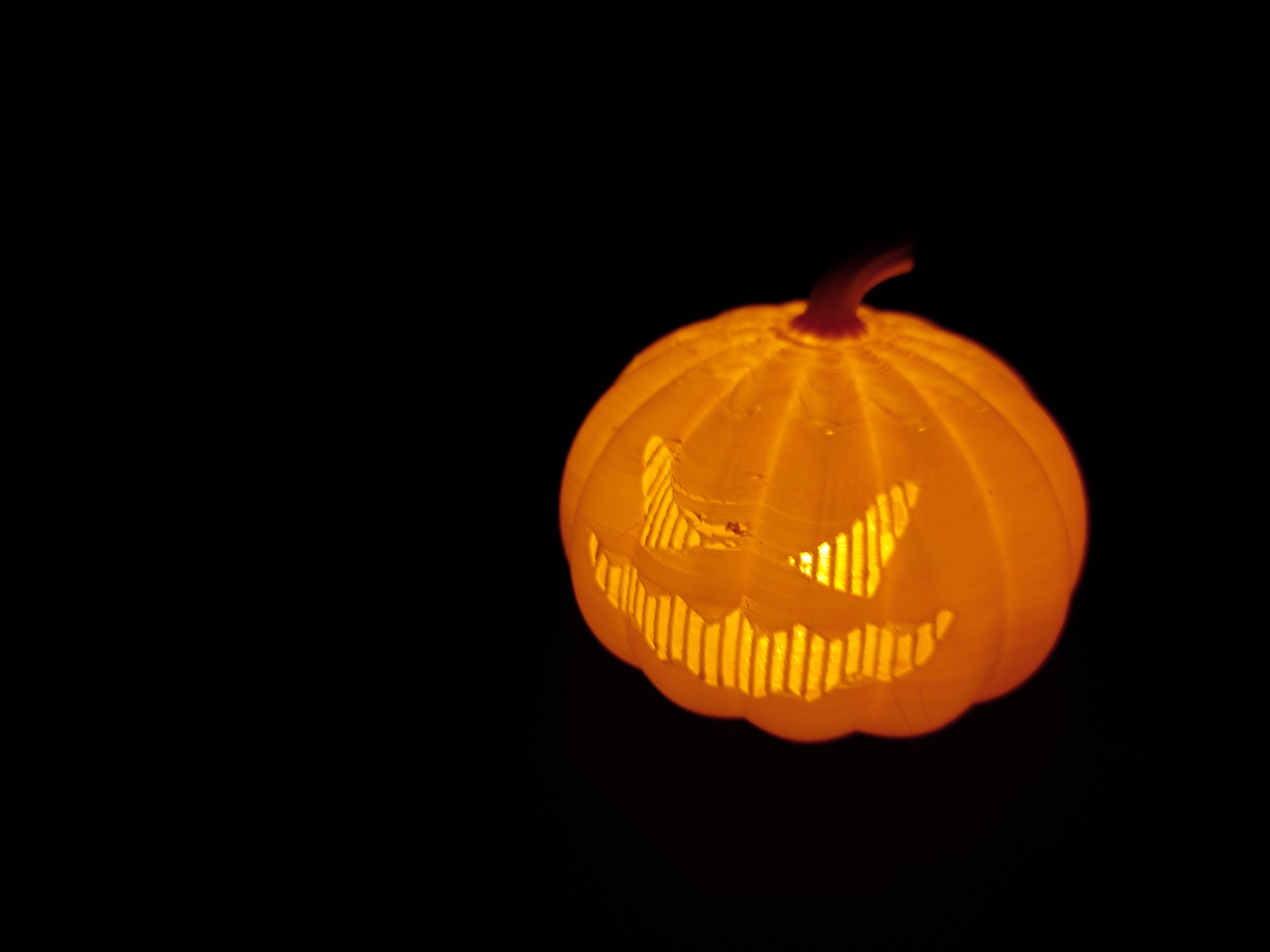 Miniatura 4 do modelo 3D Two faced pumpkin tea light