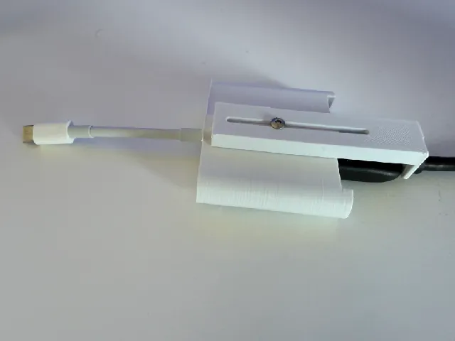 Apple HDMI to USB-C adapter HDMI fixation