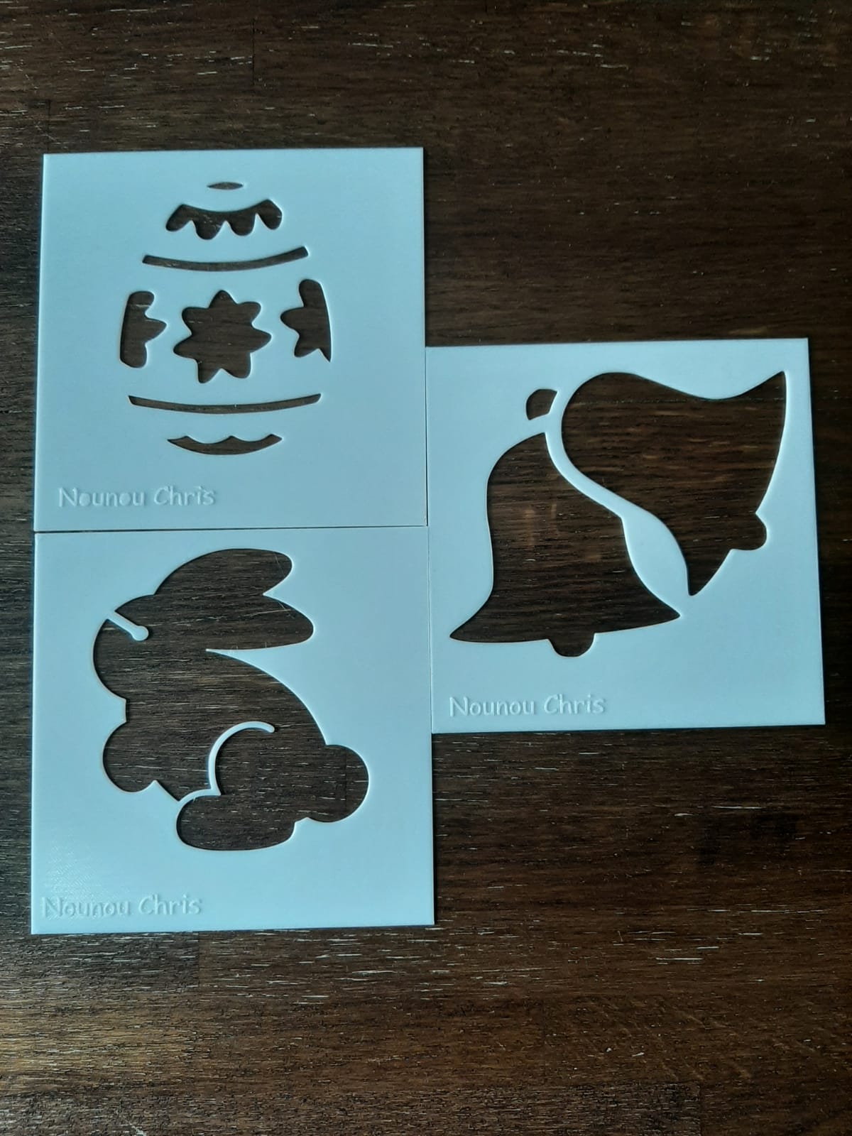 Easter stencils (egg, rabbit and bells) /Pochoirs pour Pâques (œuf, lapin et cloches)