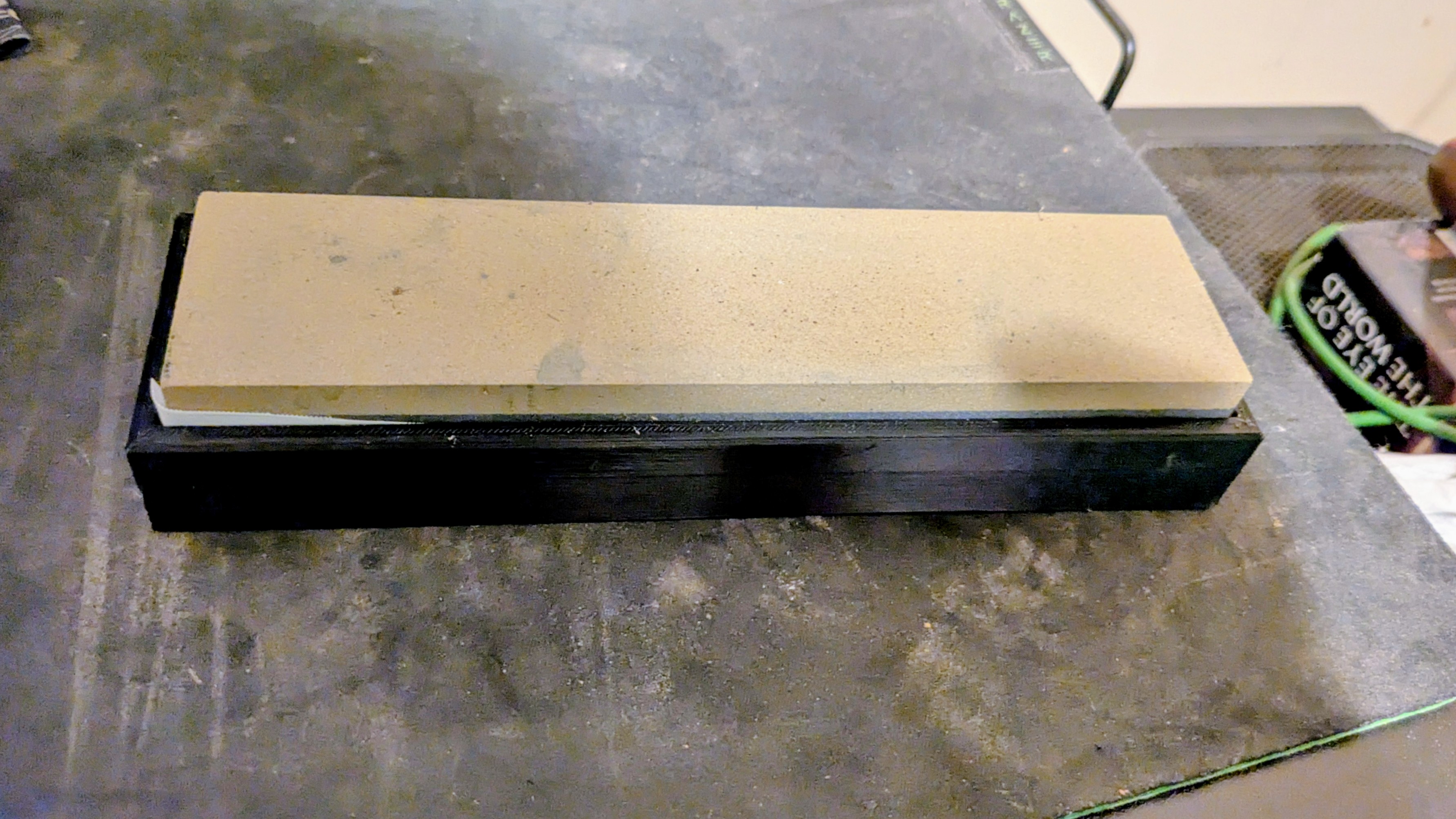 Smith's 8" Dual Grit Sharpening Stone Holder and Cover