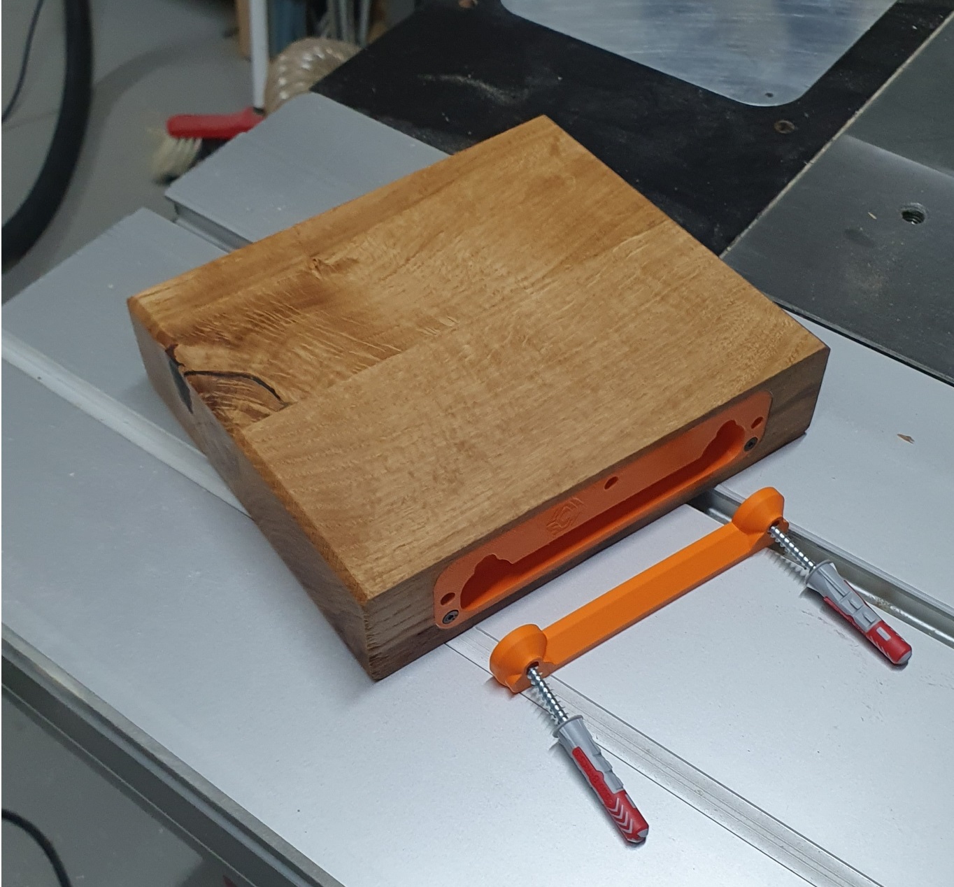 Miniatura 2 do modelo 3D Hidden Shelf Mounting Bracket