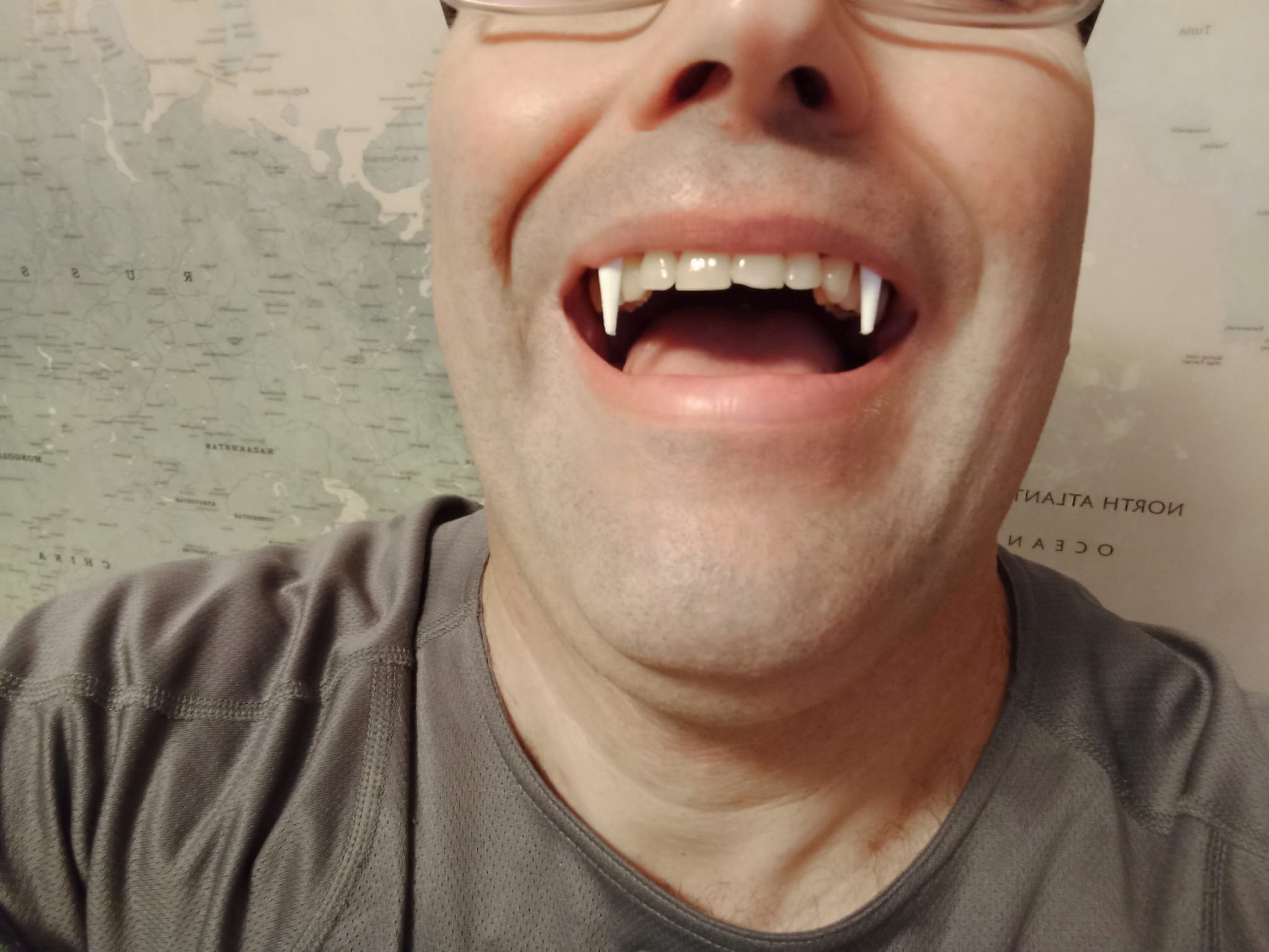Miniatura 2 do modelo 3D Vampire teeth