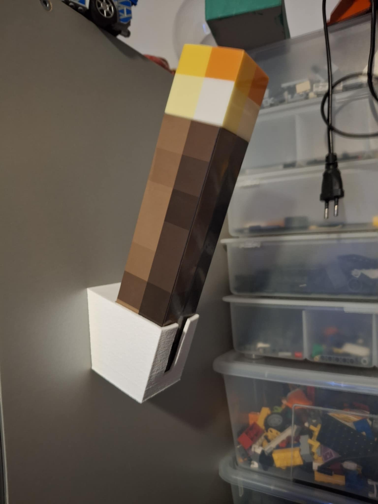 Miniatura 2 do modelo 3D Minecraft Torch Wall Mount