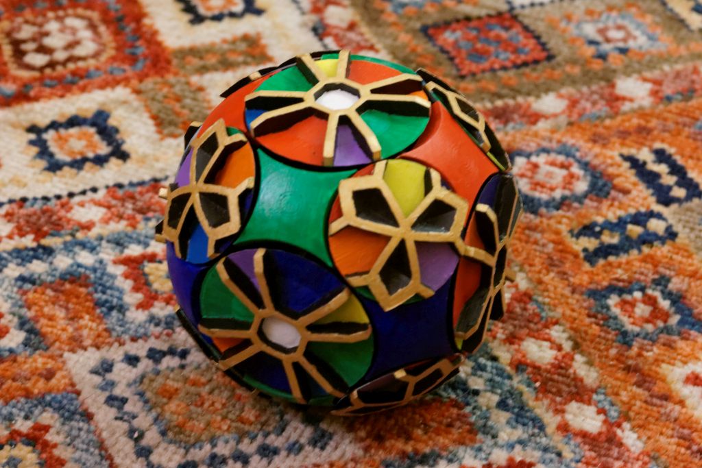 Arabesque pattern fidget cube