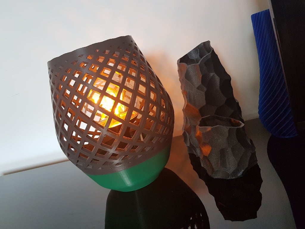 Desk Lamp. Lattice Style. No supports Needed.