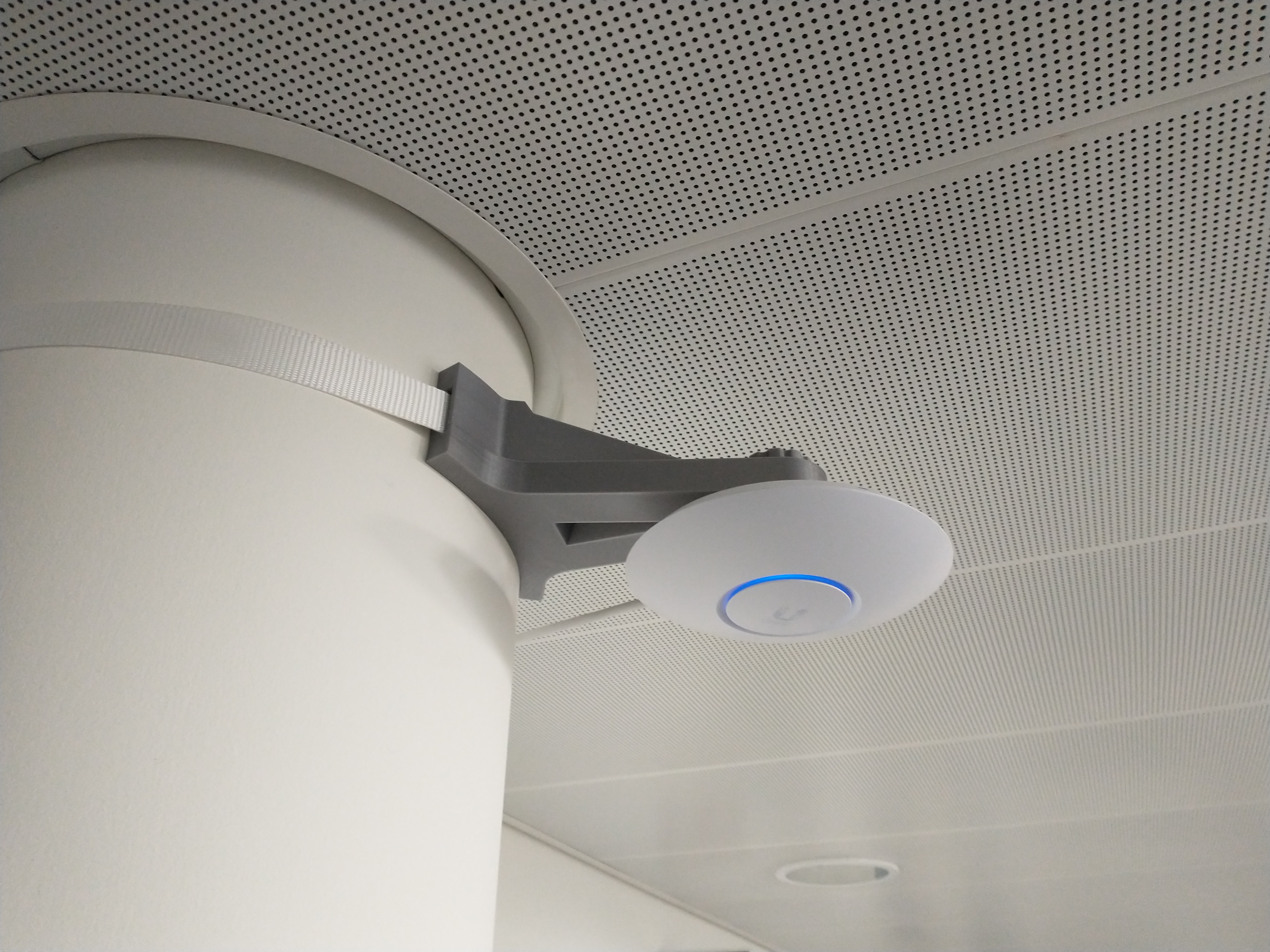 Mount an Ubiquiti U6 Lite AP to a pillar