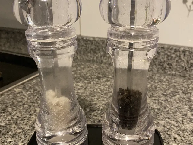 Tray for a salt and pepper mill set