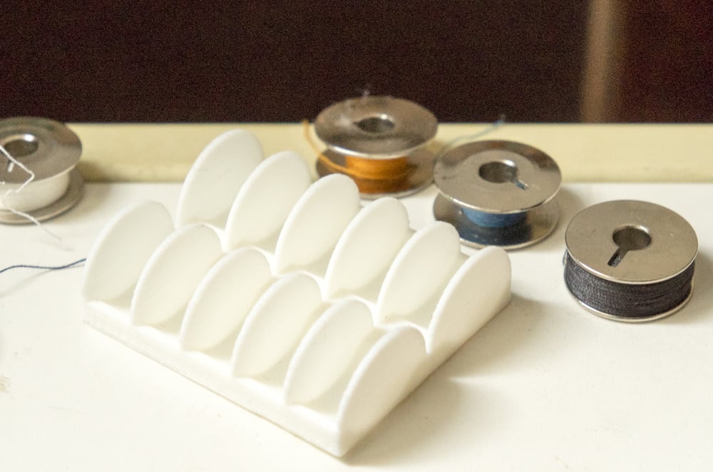 minimalistic thread bobbin holder by Benjamin Wand Download free STL