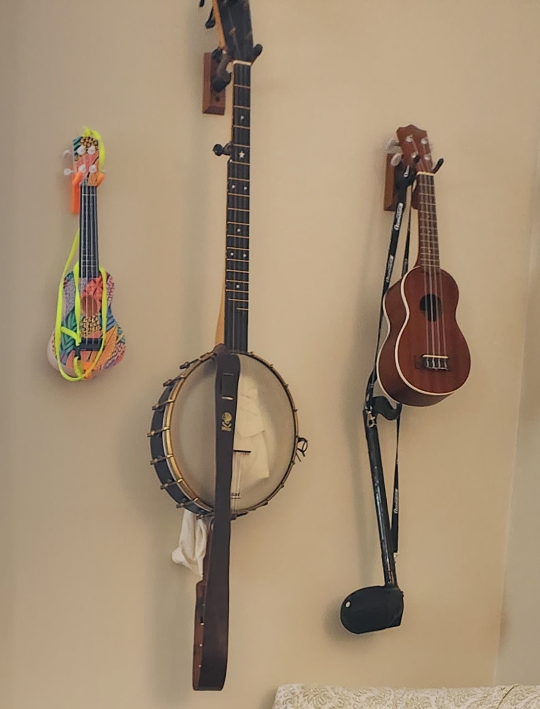 Kids Ukulele Wall Mount