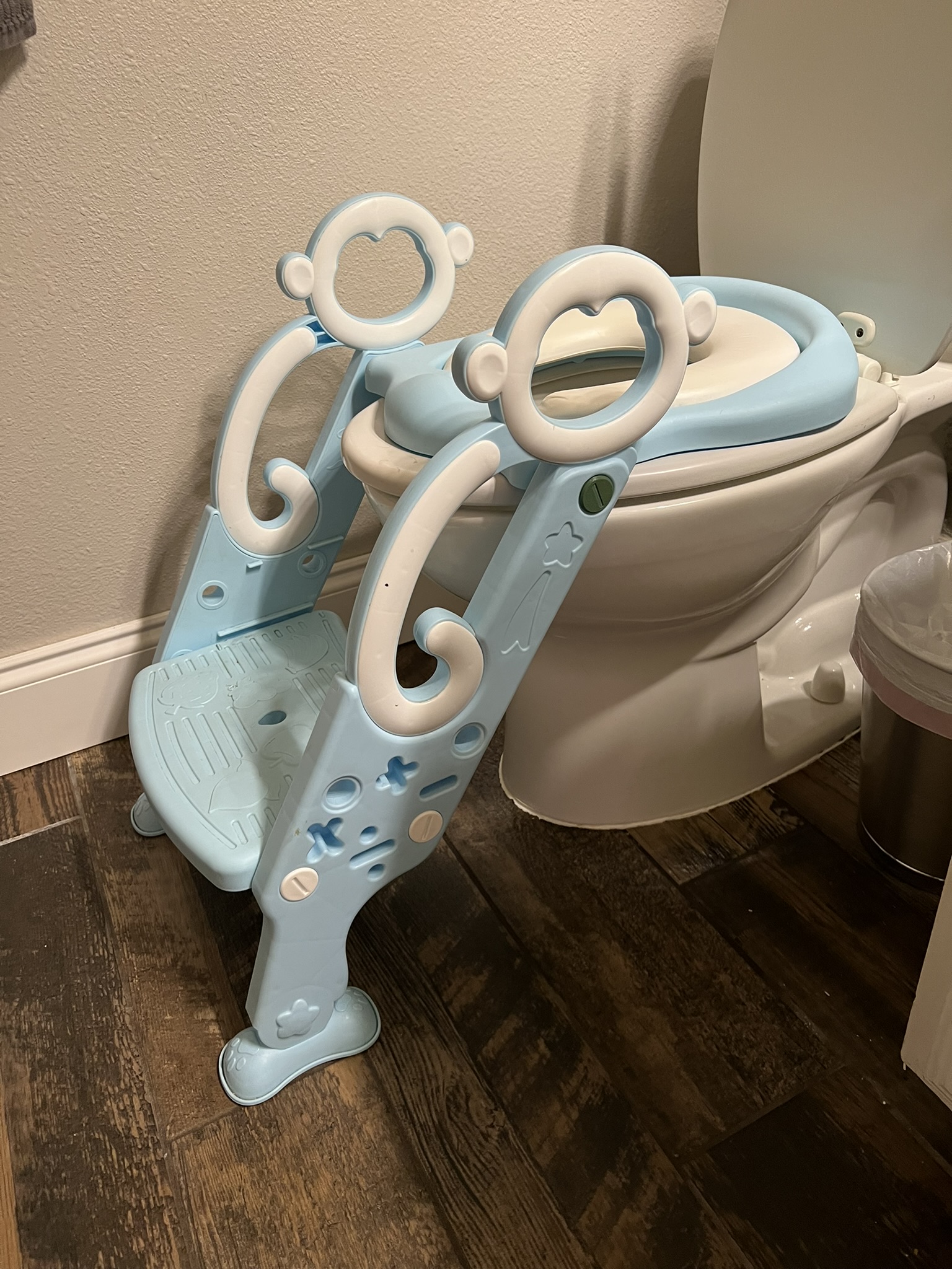 Potty training seat / step stool replacement screw / bolt