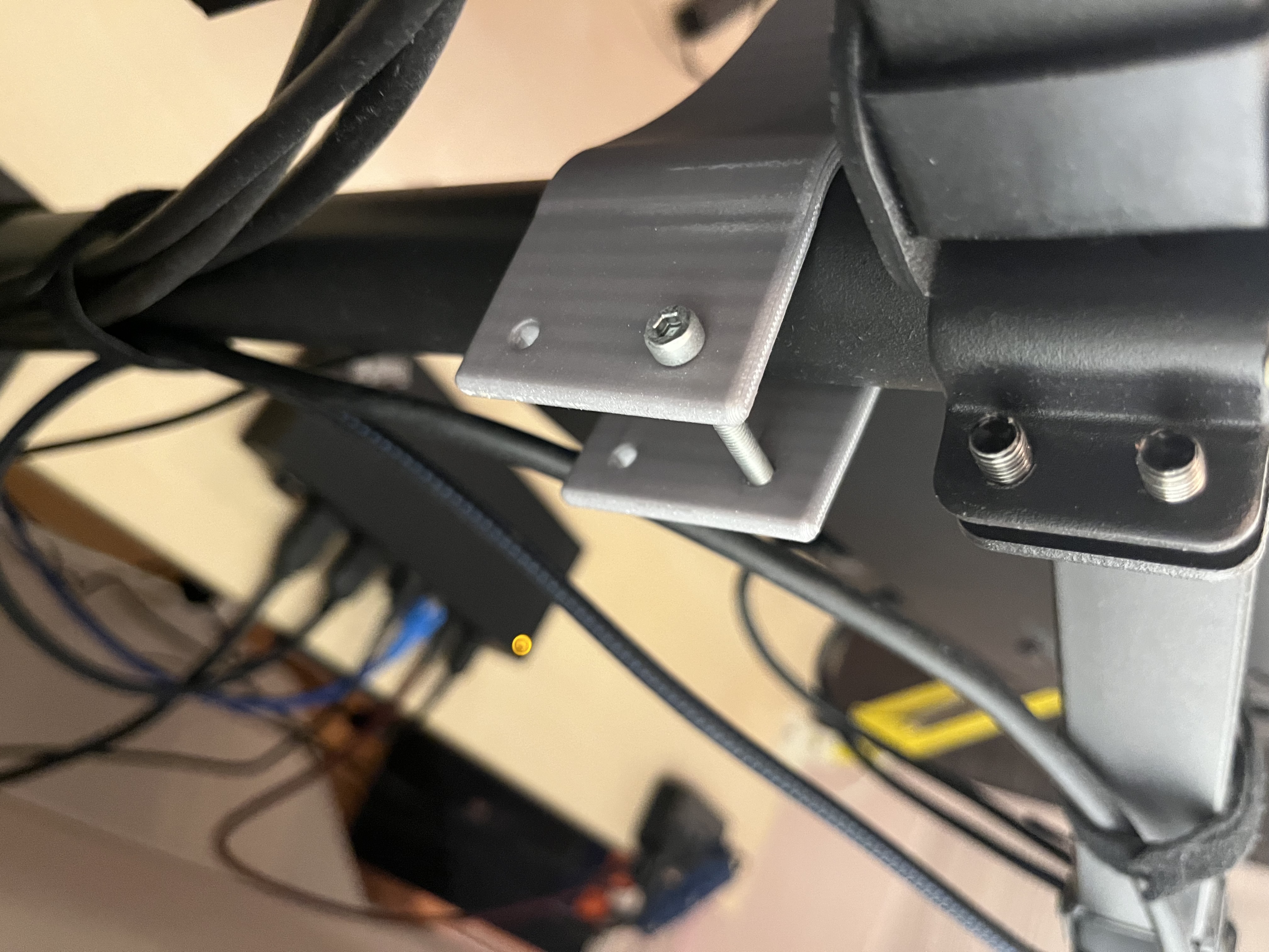 Miniatura 4 do modelo 3D Camera-Holder for double display stand