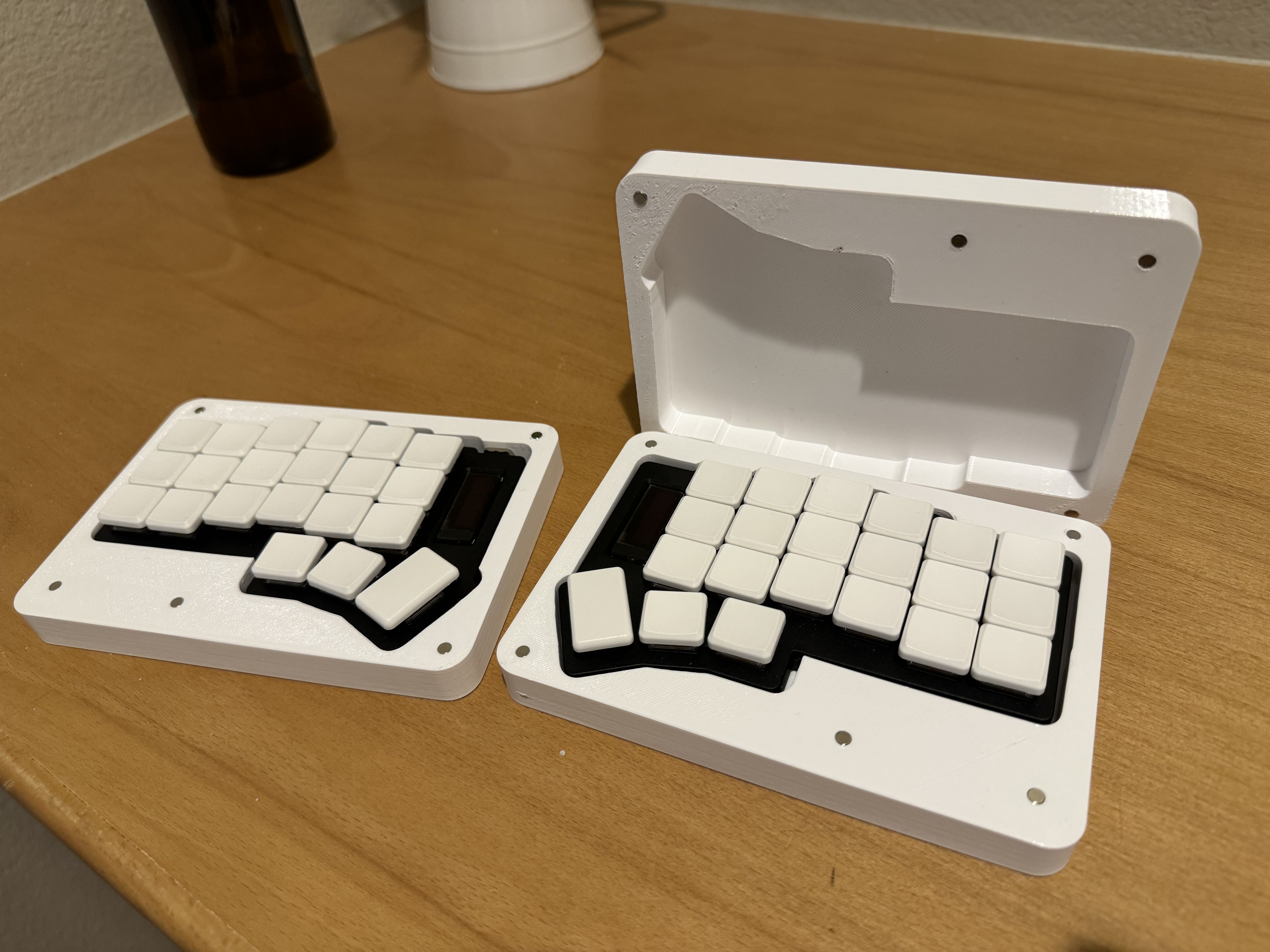 Travel case for Controller Works Mini42 (Corne) split keyboard