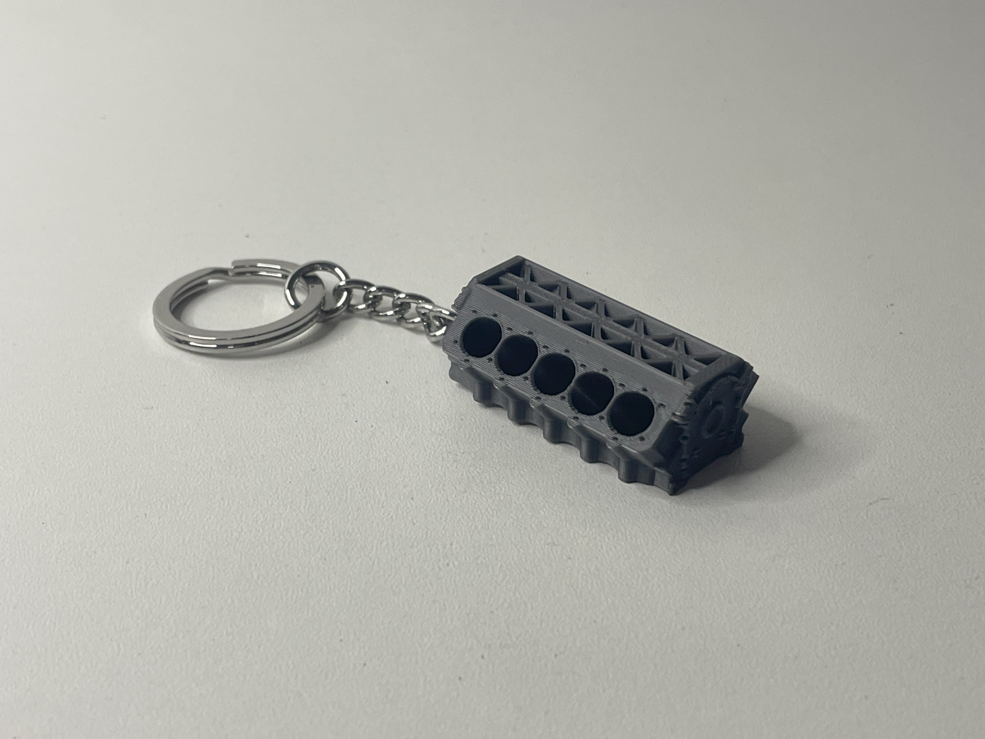 Miniatura 2 do modelo 3D Engine block V10 keychain