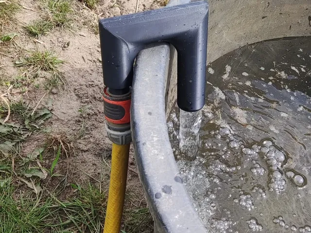 Gardena tub/ container/ swimming pool filler hook — foto autora