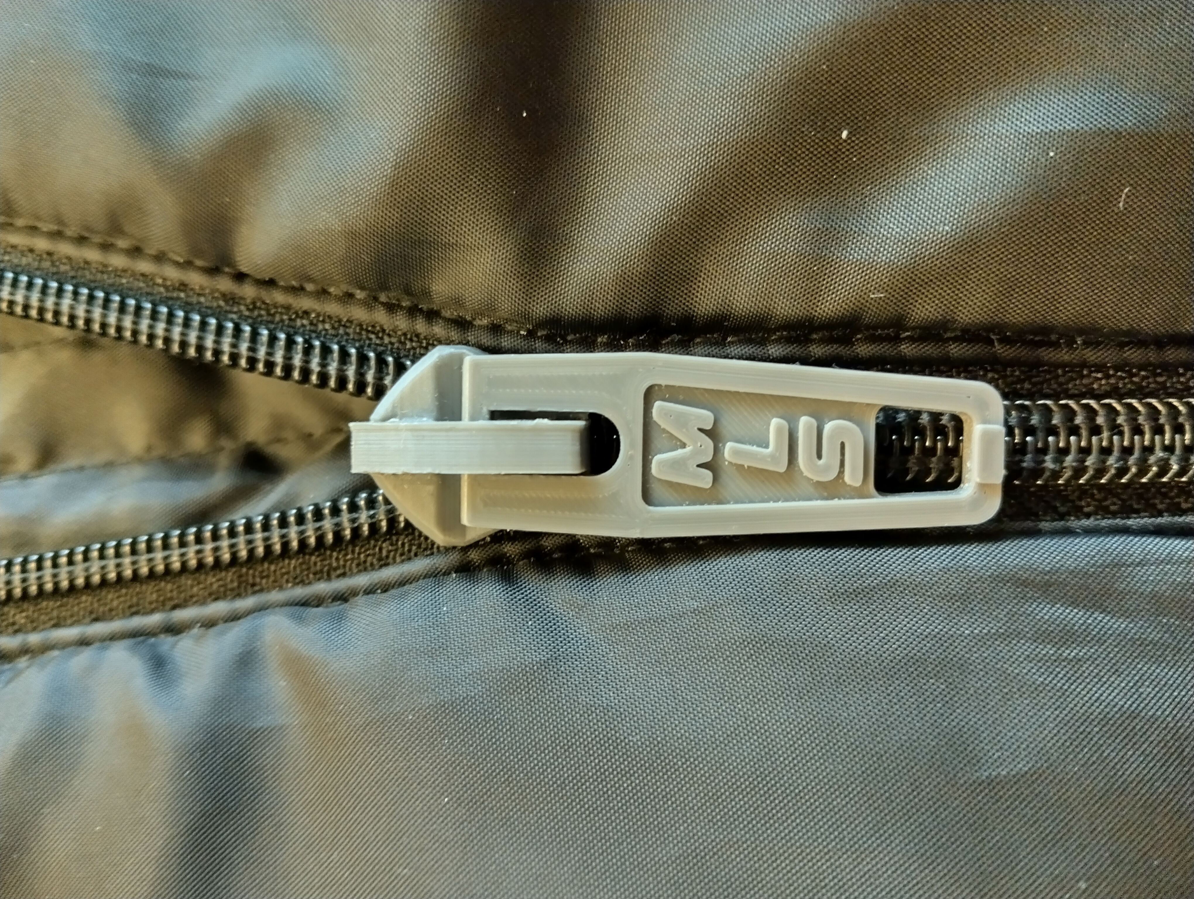 Zipper Slider Replacement / Reißverschluss Ersatzschieber